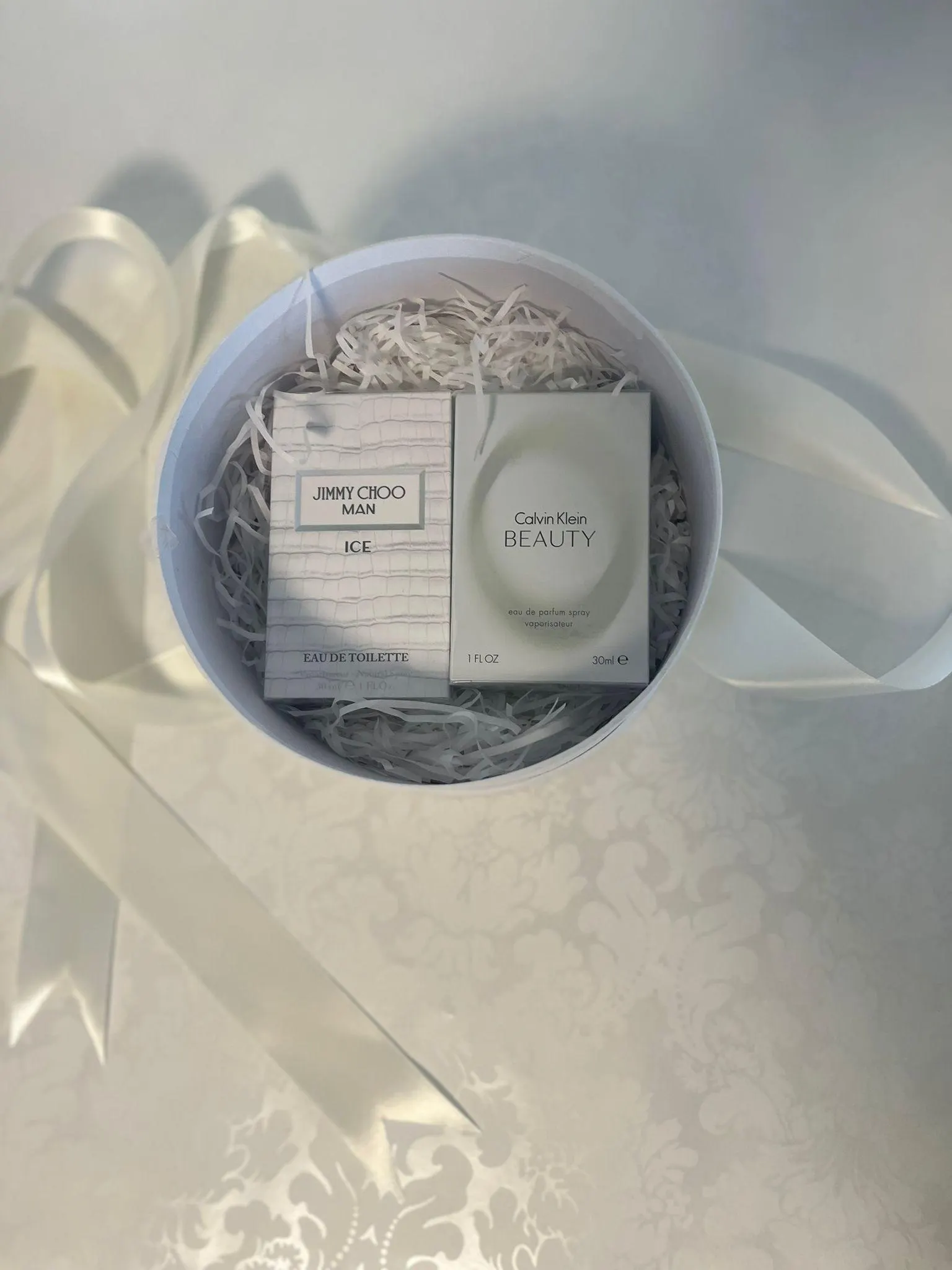Floral Bobo Balloon: Elegant Artificial Flower Hat Box - image 2