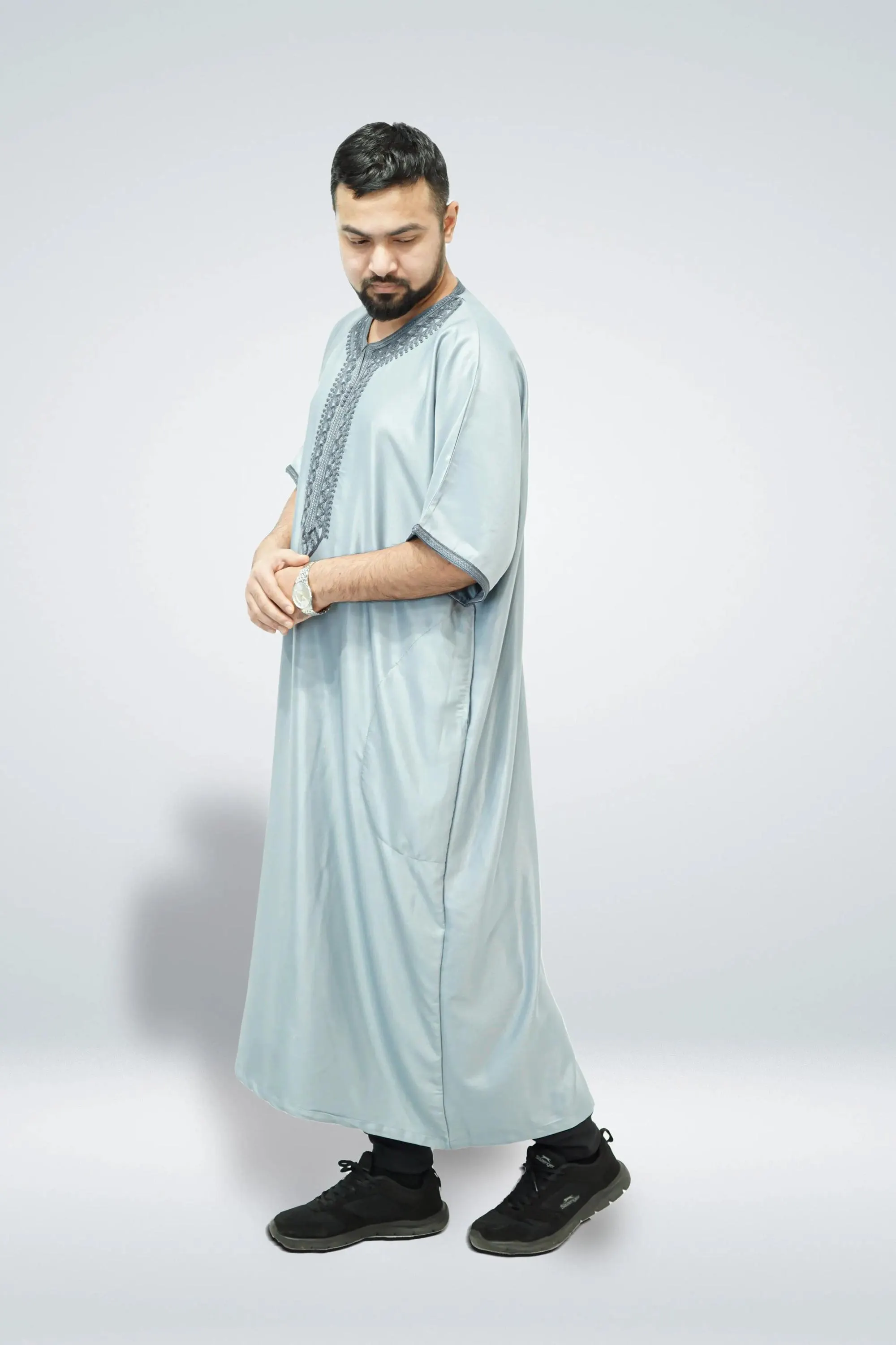 Moroccan Short Sleeve Gandoura – Traditional Men’s Summer Thobe for Comfort & Modesty - image 4
