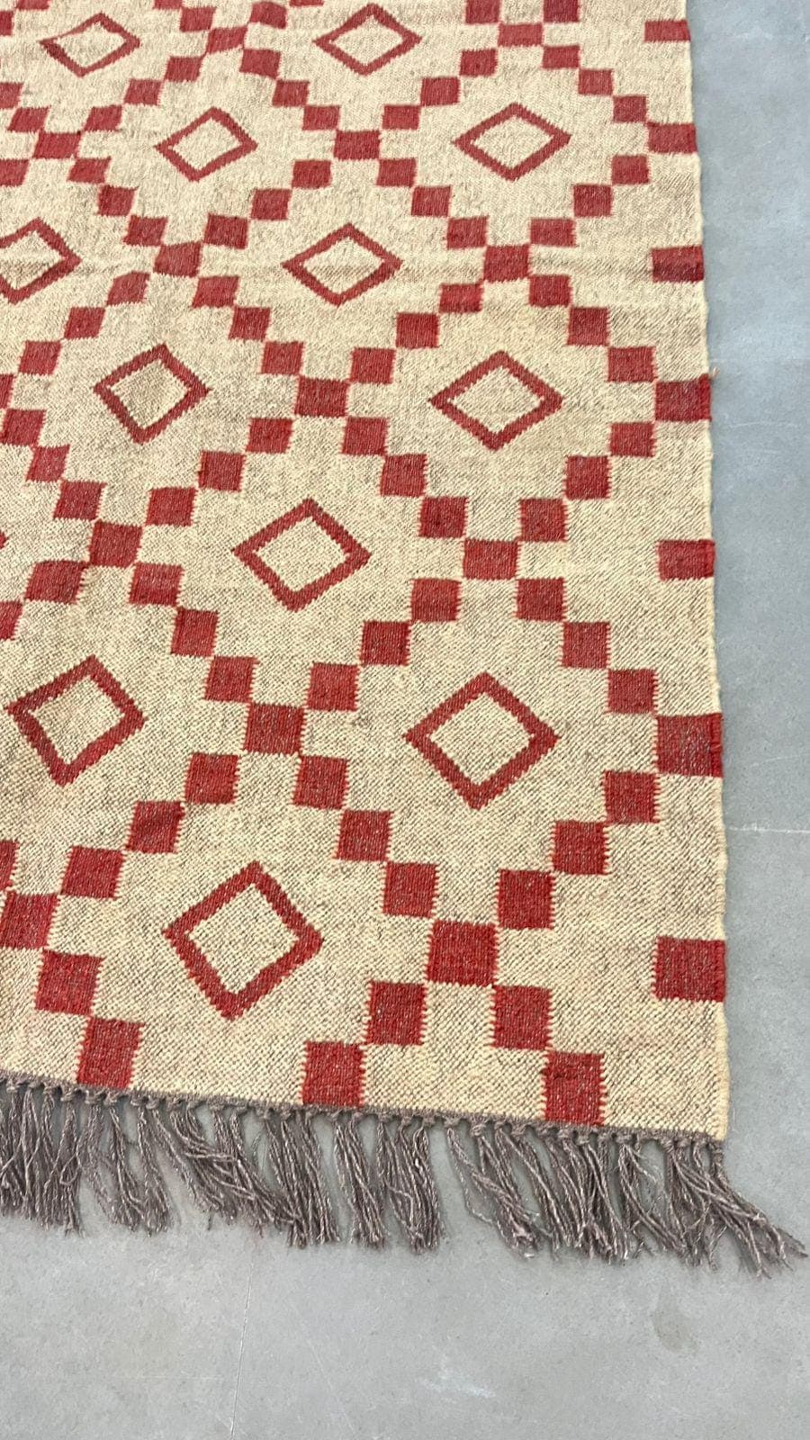 Red Geometric Jute Rug, Handwoven Natural Fiber Area Rug, Boho Farmhouse Carpet,Rustic Living Room Rug, Eco Friendly Floor Decor, Fringe Rug - image 3