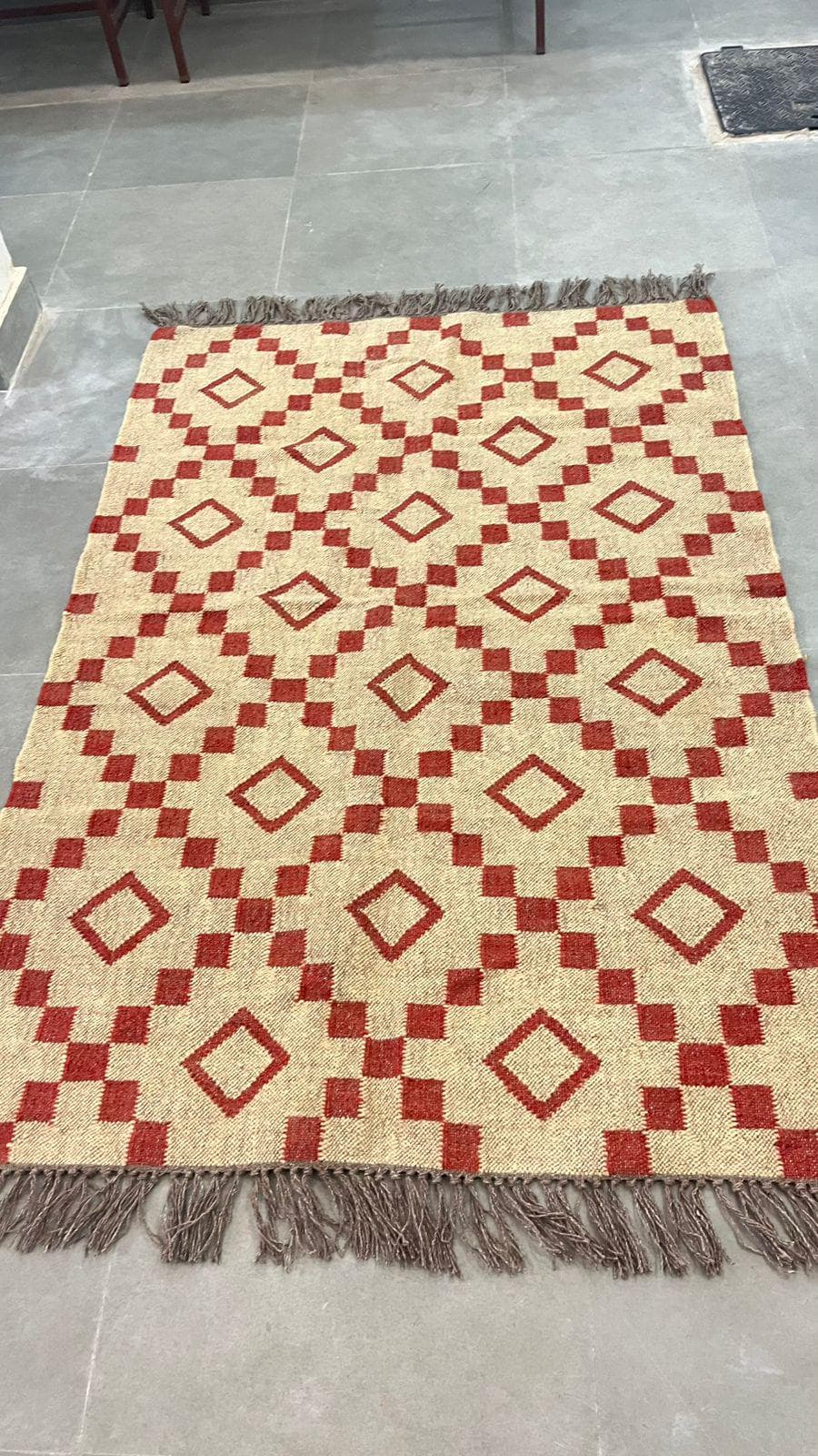 Red Geometric Jute Rug, Handwoven Natural Fiber Area Rug, Boho Farmhouse Carpet,Rustic Living Room Rug, Eco Friendly Floor Decor, Fringe Rug - image 4