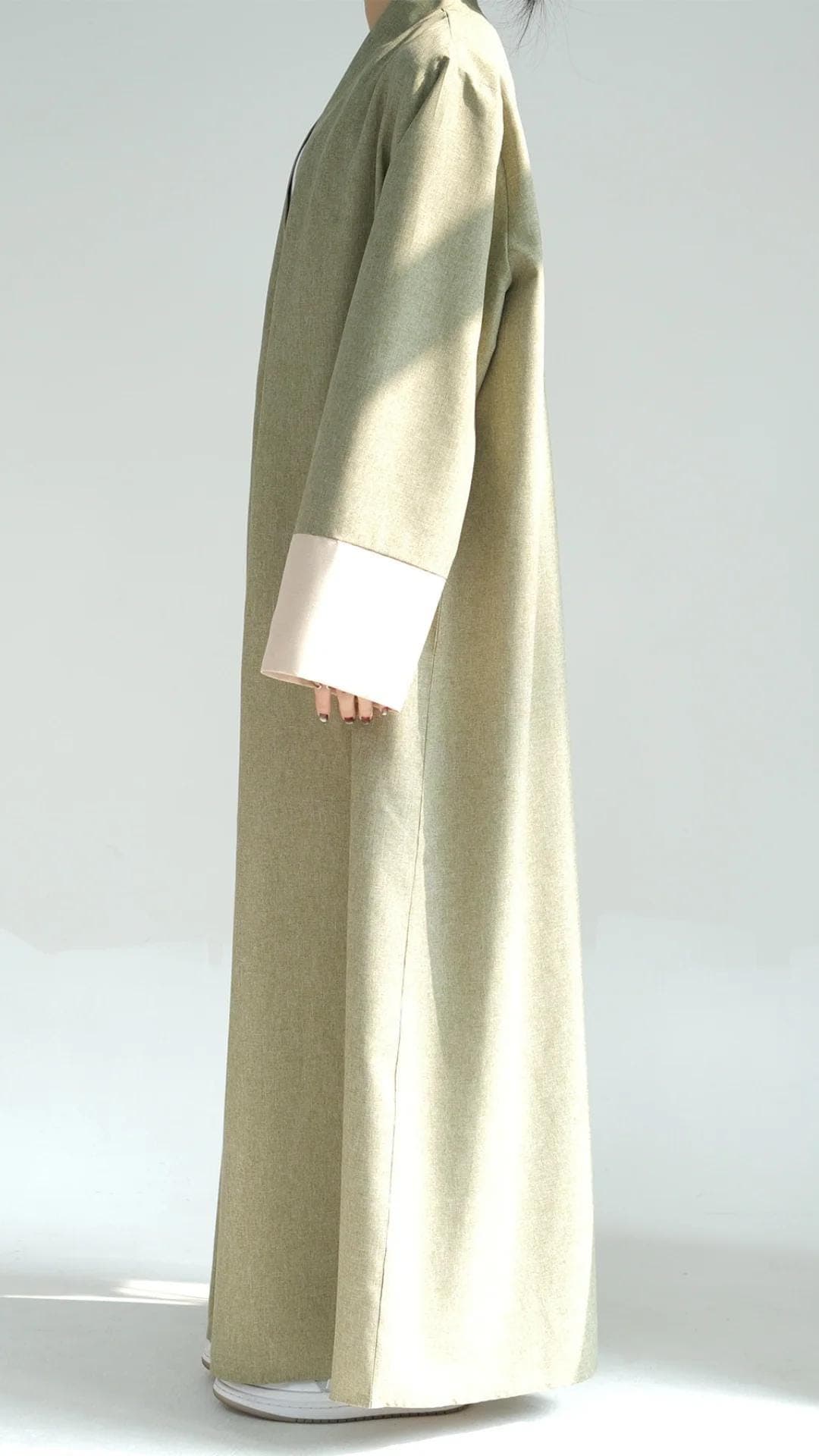 Soleil Abaya: Open Fabric Abaya with Contrasting Sleeves - image 4