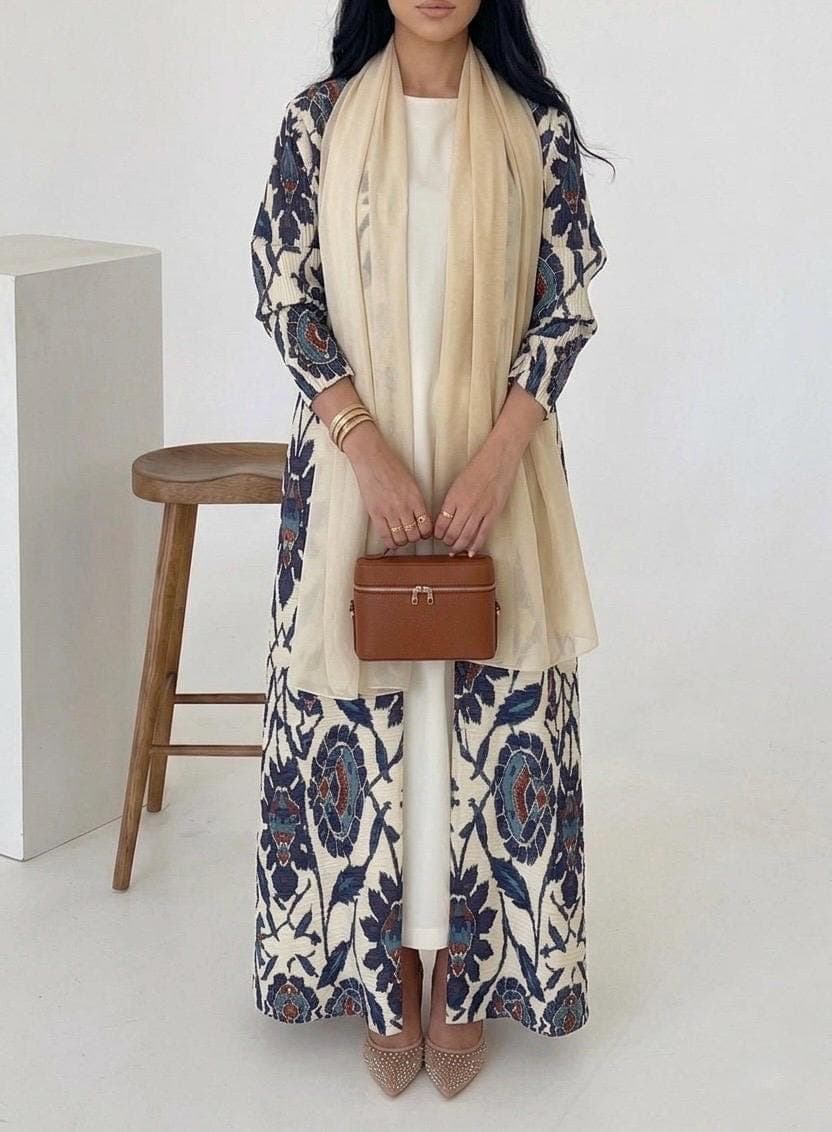 AMIRA Abaya Vogue
