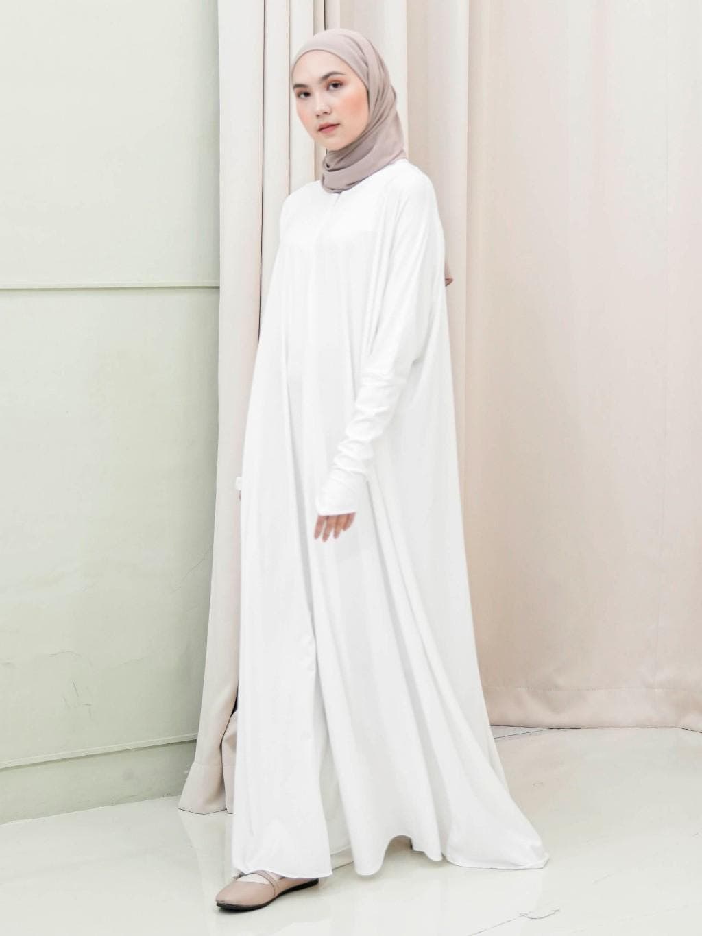 Modest Muslimah Dress Set: Soft Neutral Tones, Breathable Fabric