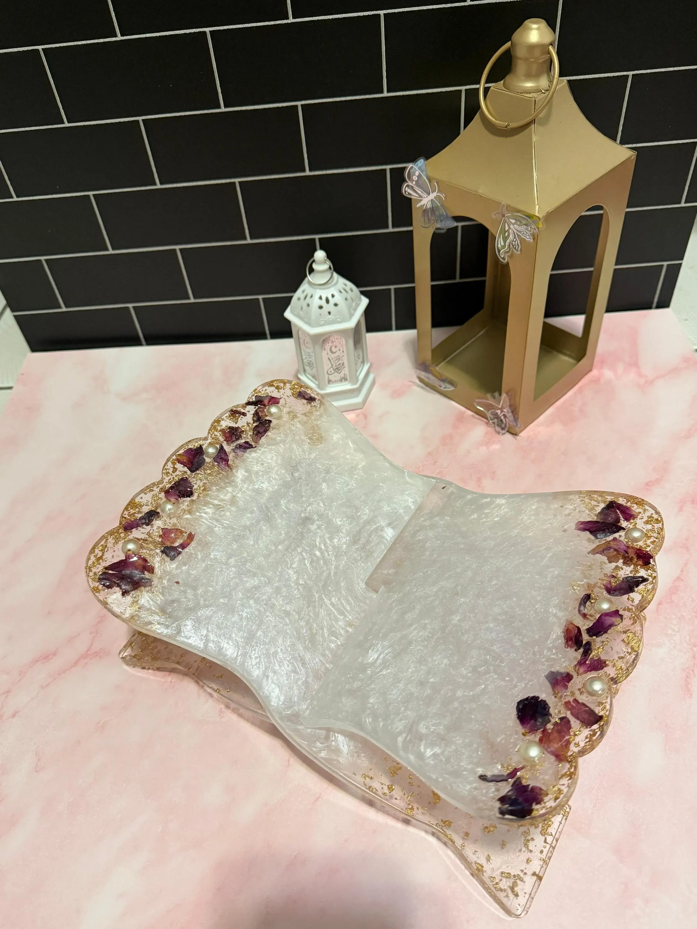 Luxury Pearl And Petal Resin Quran Stand – Handmade Islamic Book Holder with Gold Flakes - image 2