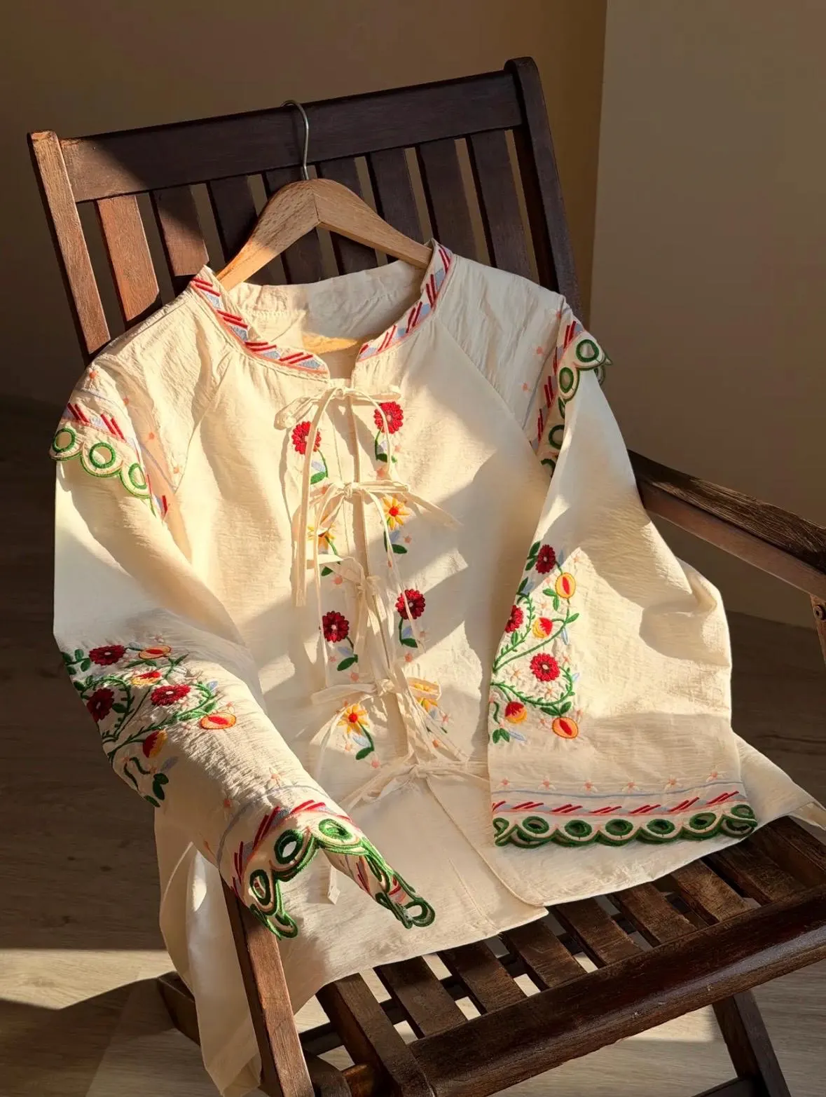 Embroidered Cotton Kimono: Floral, Boho Style (95% Cotton)