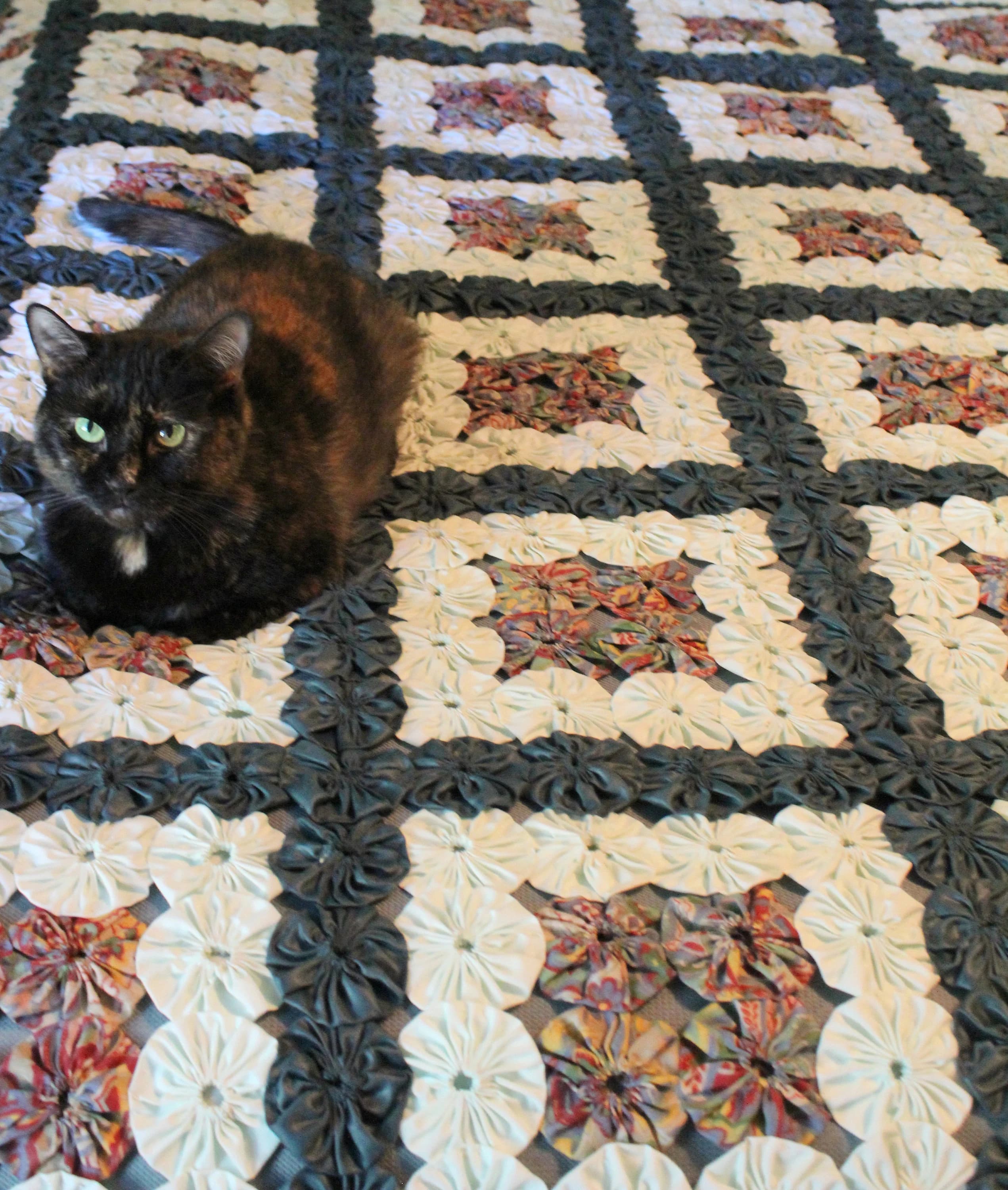 Vintage Handmade Yo-Yo Quilt Bedspread 1950s