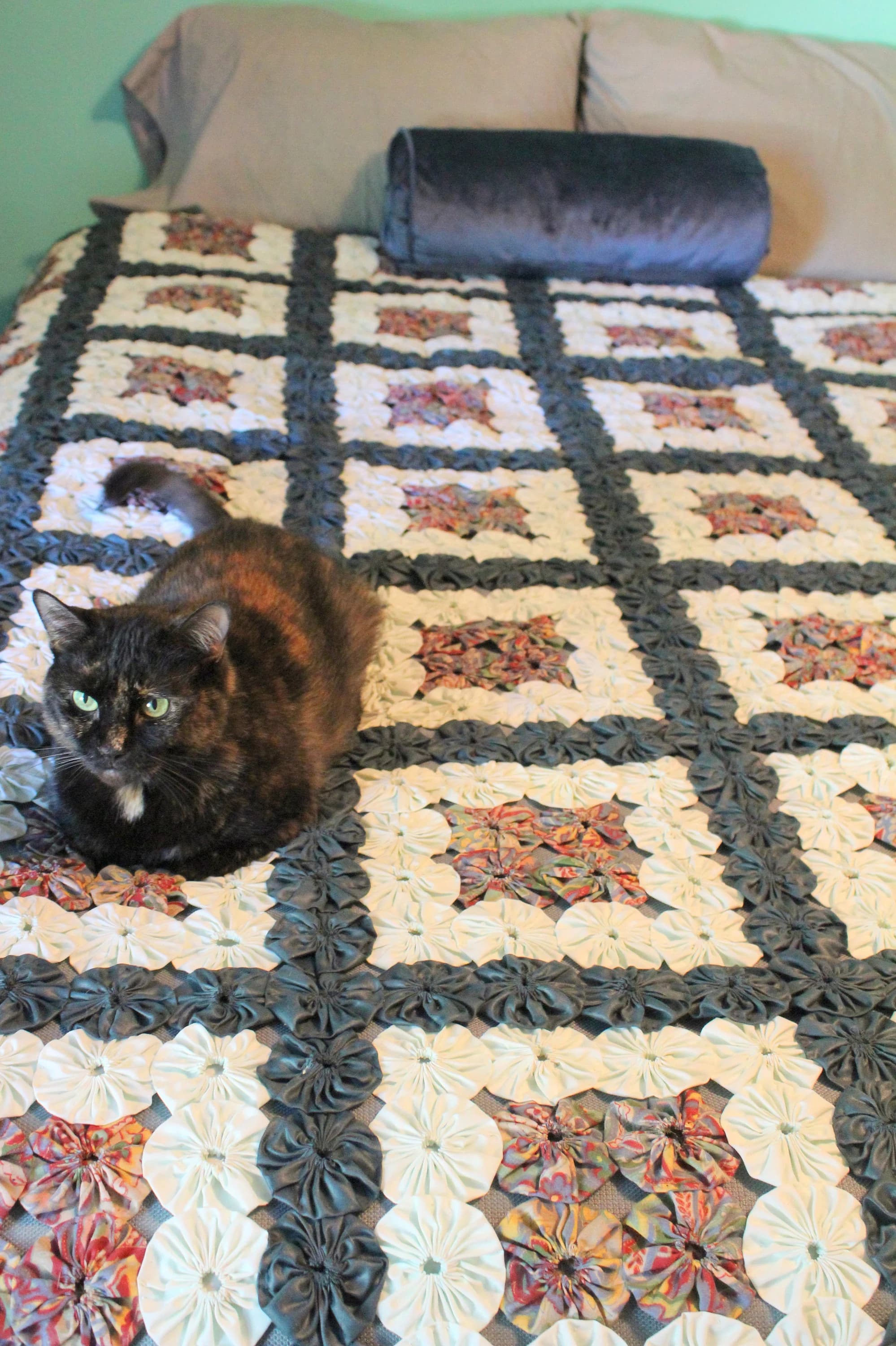 Vintage Handmade Yo-Yo Quilt Bedspread 1950s - image 4