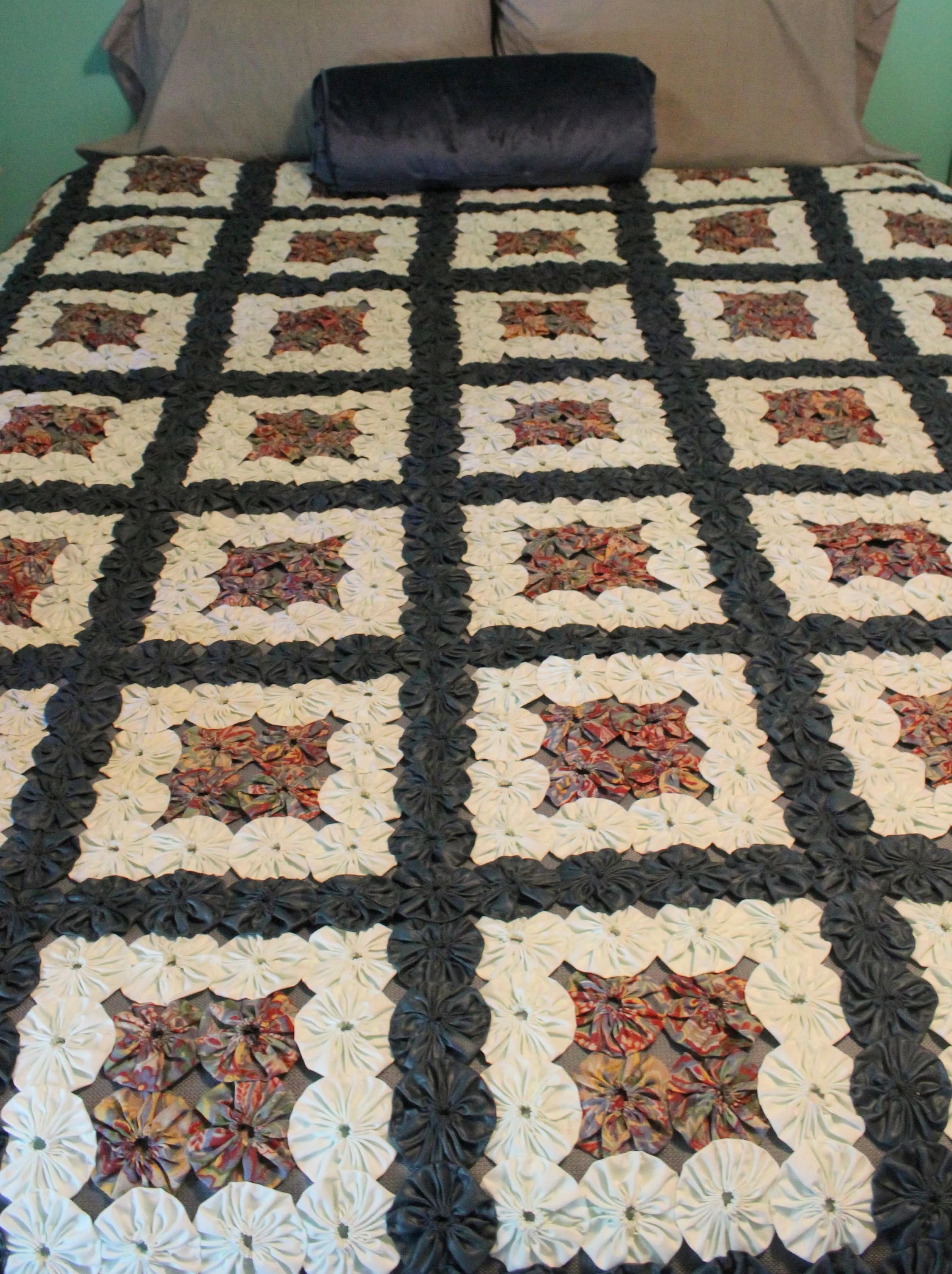 Vintage Handmade Yo-Yo Quilt Bedspread 1950s - image 3
