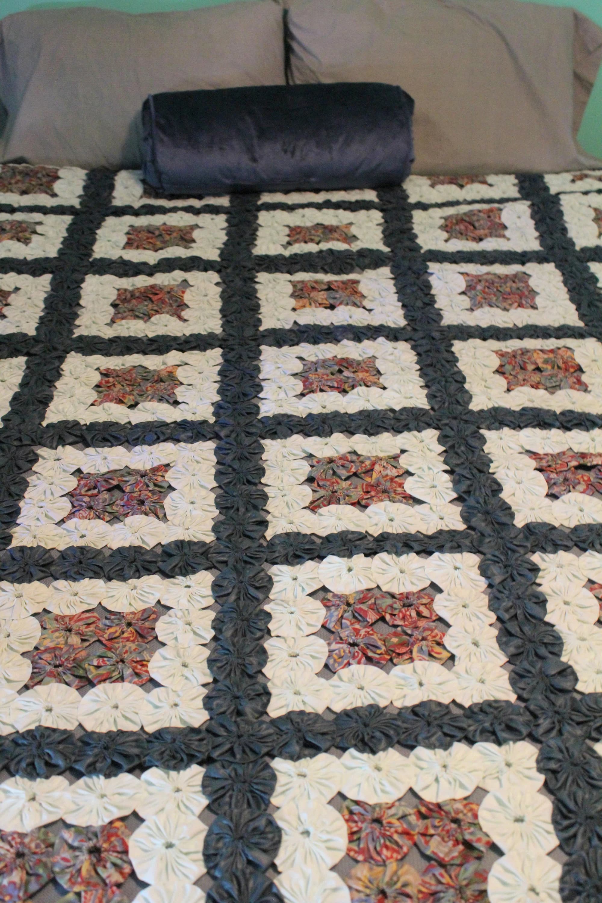 Vintage Handmade Yo-Yo Quilt Bedspread 1950s - image 5
