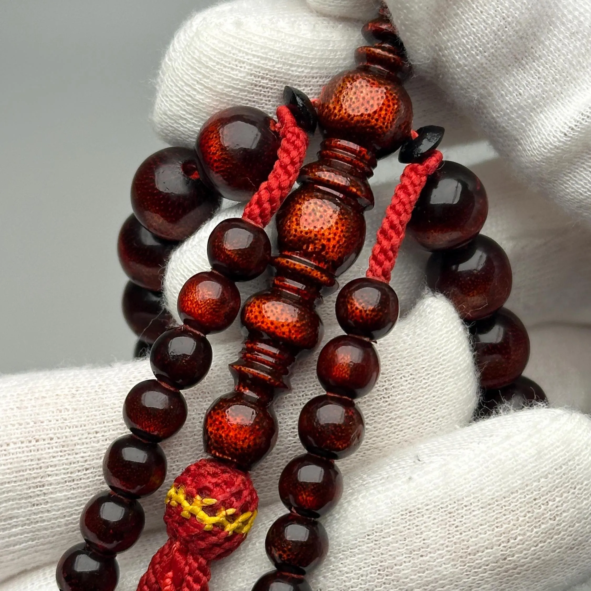 Tasbih Tijani en Yusr Khor – Corail Rouge, Ficelle Rouge | Kourouss Artisanal - image 4