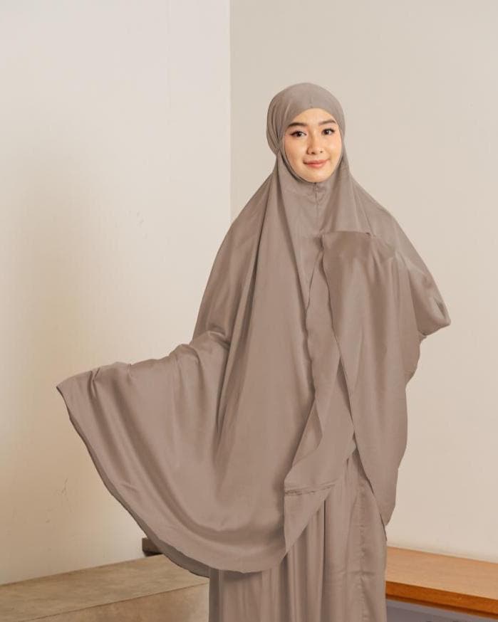 Elegant Matte Silk Prayer Set, 2in1 Prayerwear for Muslim Woman - image 3