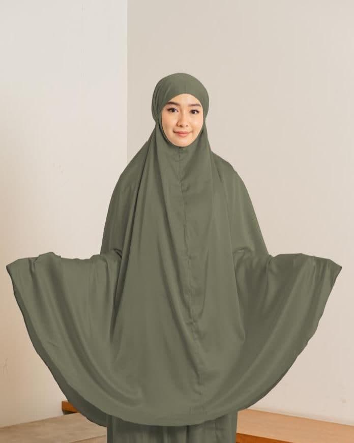 Elegant Matte Silk Prayer Set, 2in1 Prayerwear for Muslim Woman - image 4
