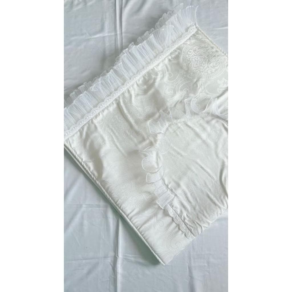 Tencel Jacquard Silk Prayer Mat with Lace Ruffles, Sajadah, Elegant Islamic Gift - image 4