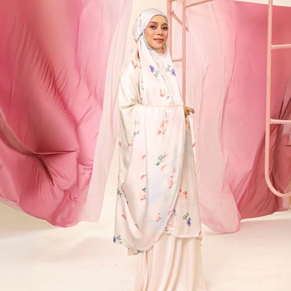 Floral Patern Silk Prayer Set, Islamic Woman prayer wear, Mukena Handmade Indonesia - image 3