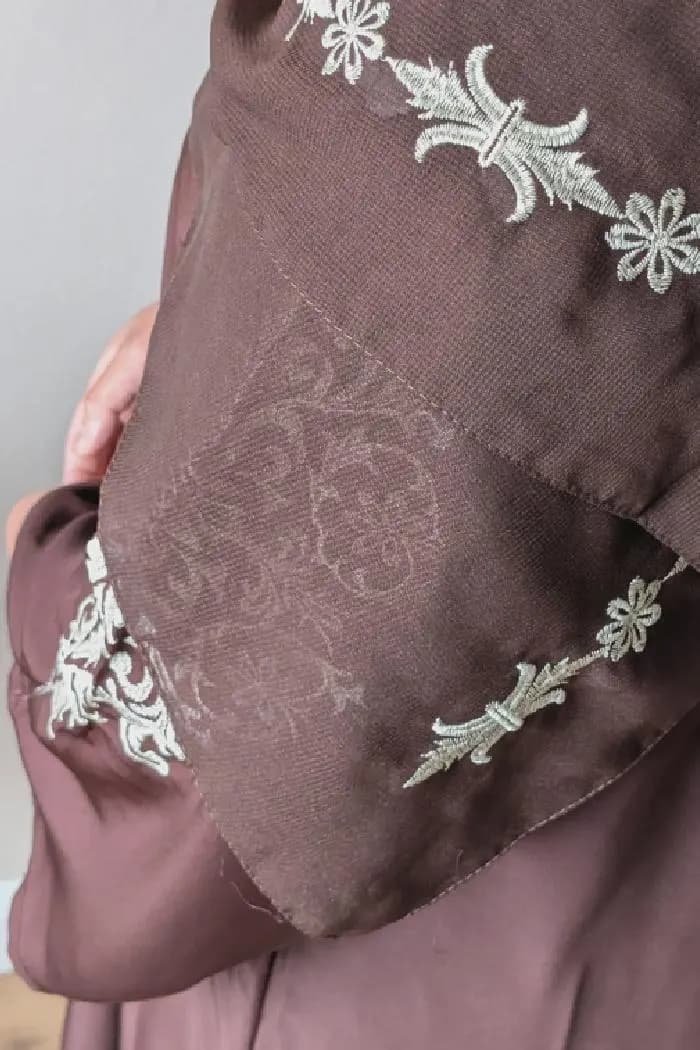 Noor Embroidered Abaya - image 4