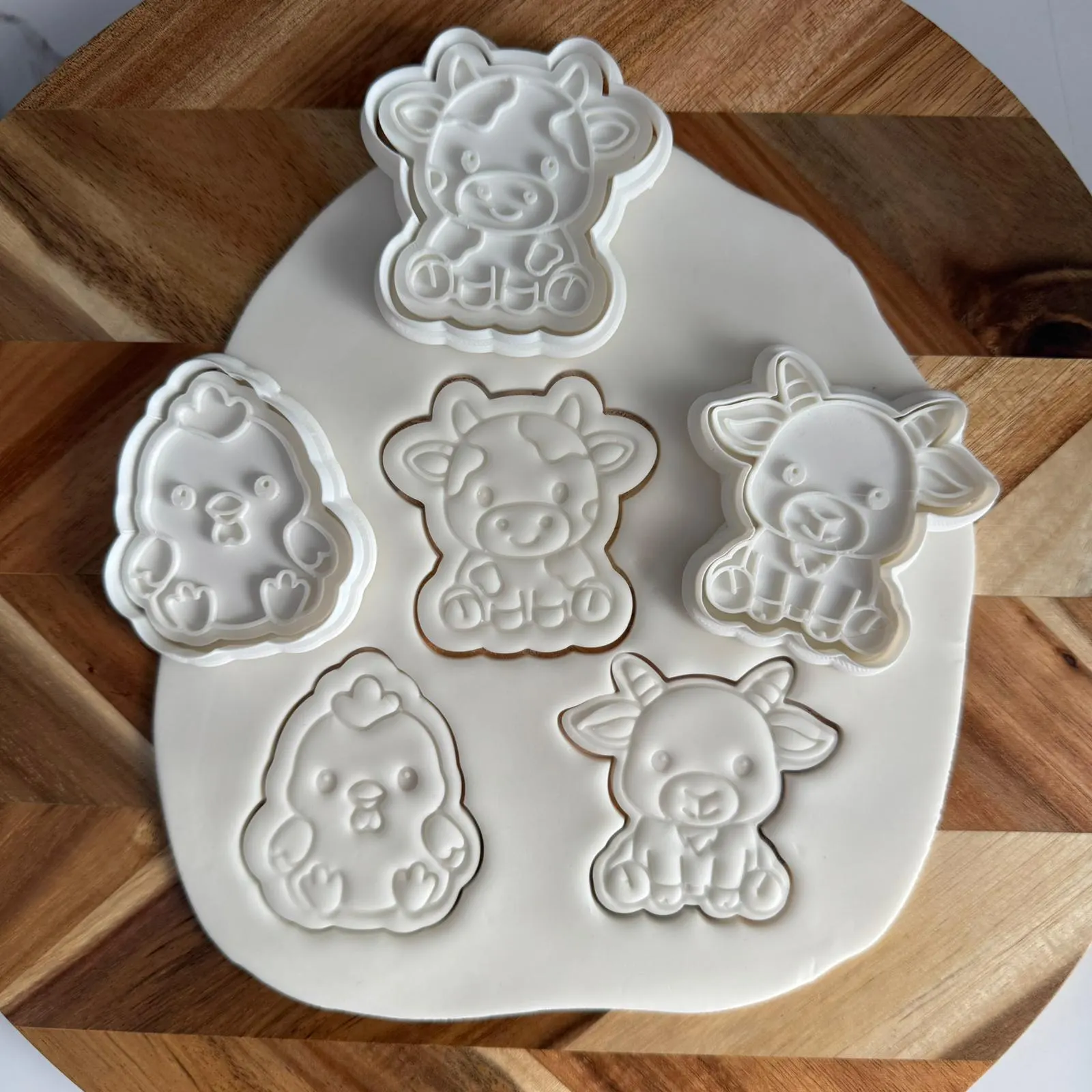 Farm Animal Cookie Cutter and Fondant Embosser Set, Cow Chick Goat Biscuit Stamp, Kids Birthday Baking Cake Topper