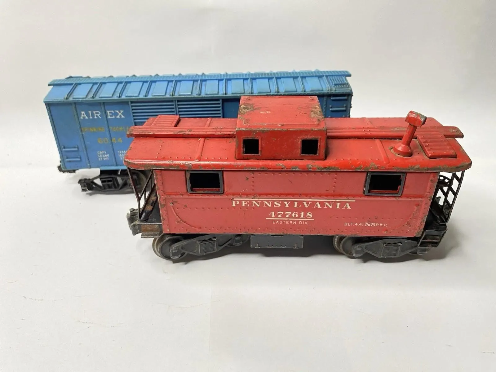 Lionel O Gauge Pennsylvania # 477618 Caboose and Airex Shipment # 6044