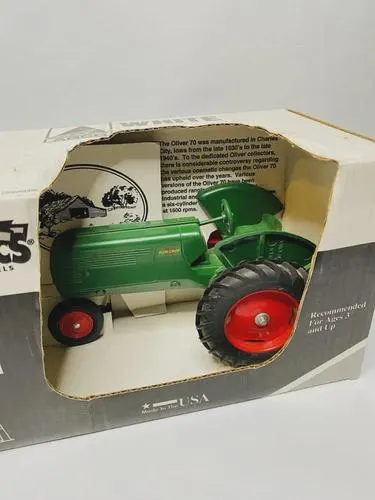 Oliver Row Crop 70 Steerable Tractor Country Classics by Scale Models 1/16 - image 4
