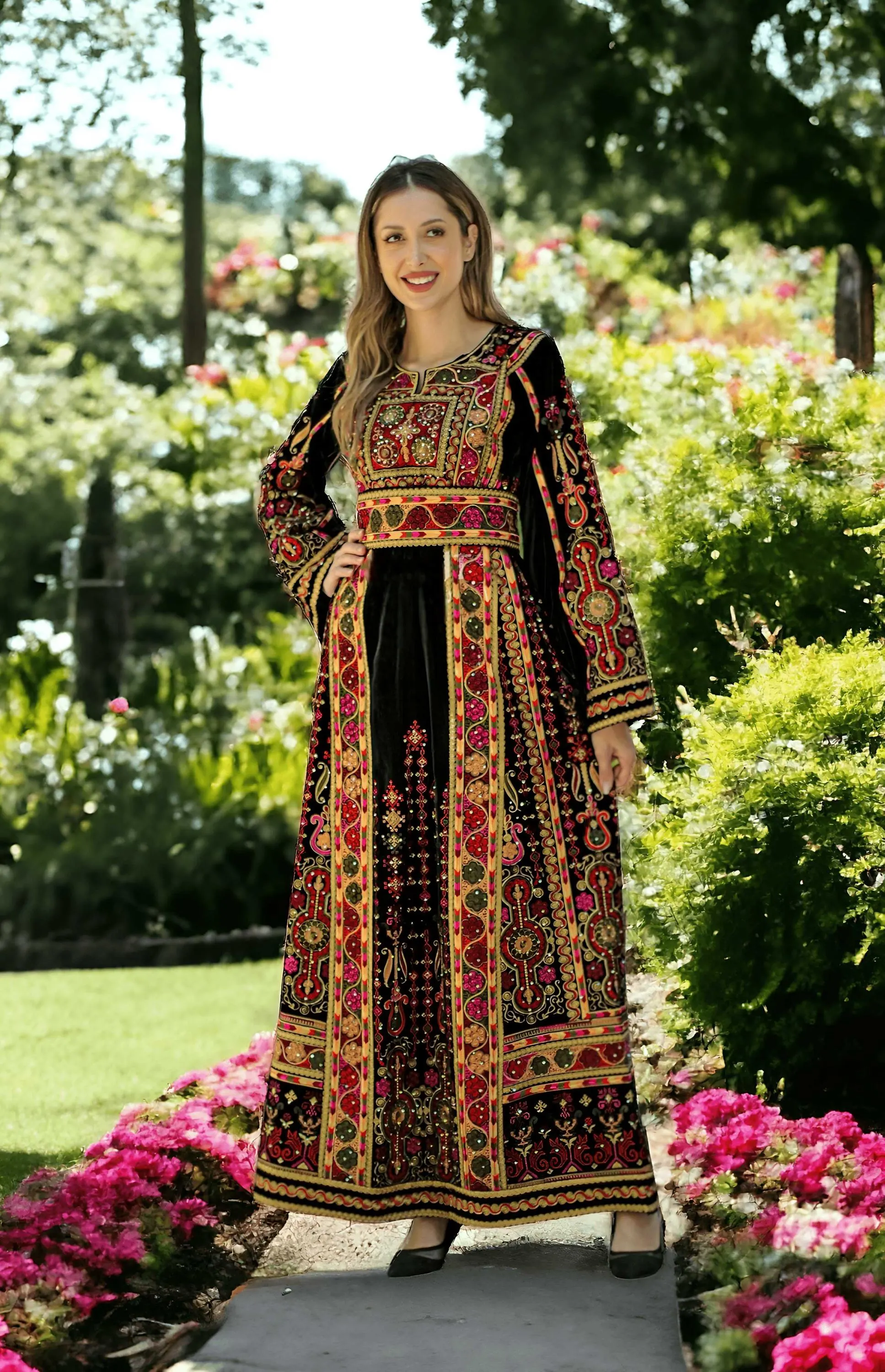 Embroidered Velvet Palestinian Thobe – Traditional Cultural Garment