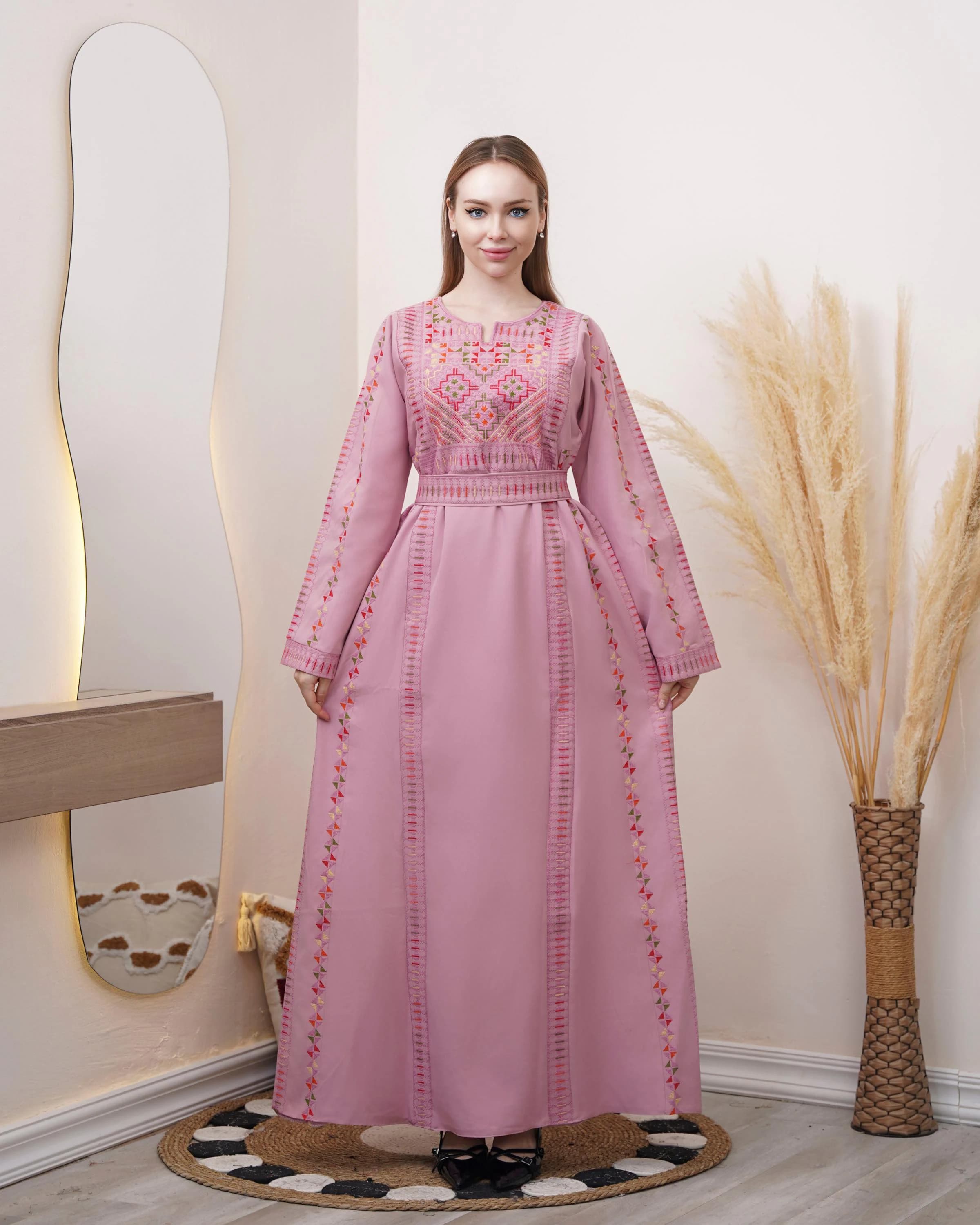 Embroidered Palestinian Thobe Dress – Traditional Tatreez Needlework Elegance