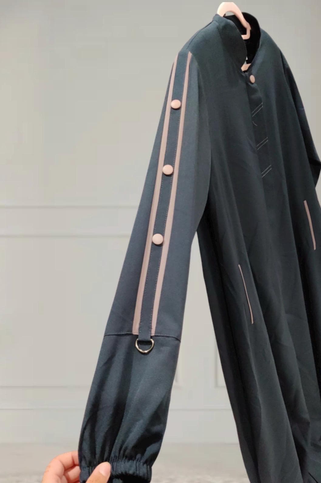 Jordanian Navy Blue Abaya – Pink Stripe Sleeve Detail, Crepe Fabric, Size 48 - image 2