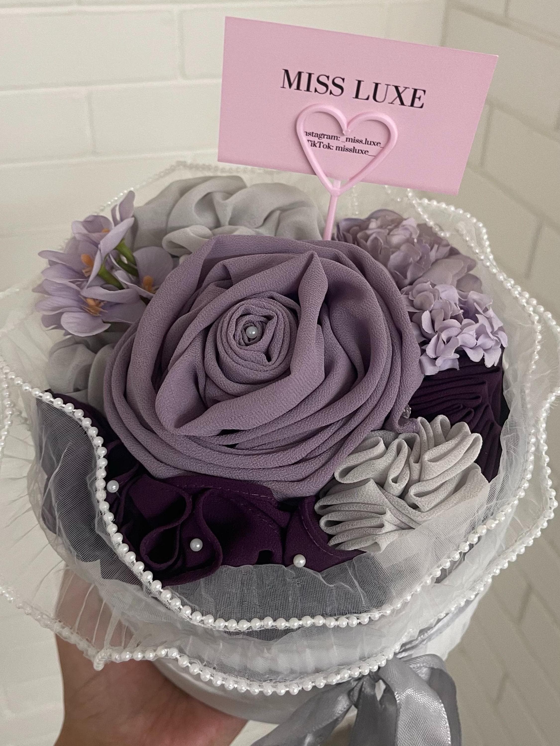 Luxury Chiffon Hijab Round Bouquet Box: Eid, Ramadan, Graduation, Umrah Mubarak Gift