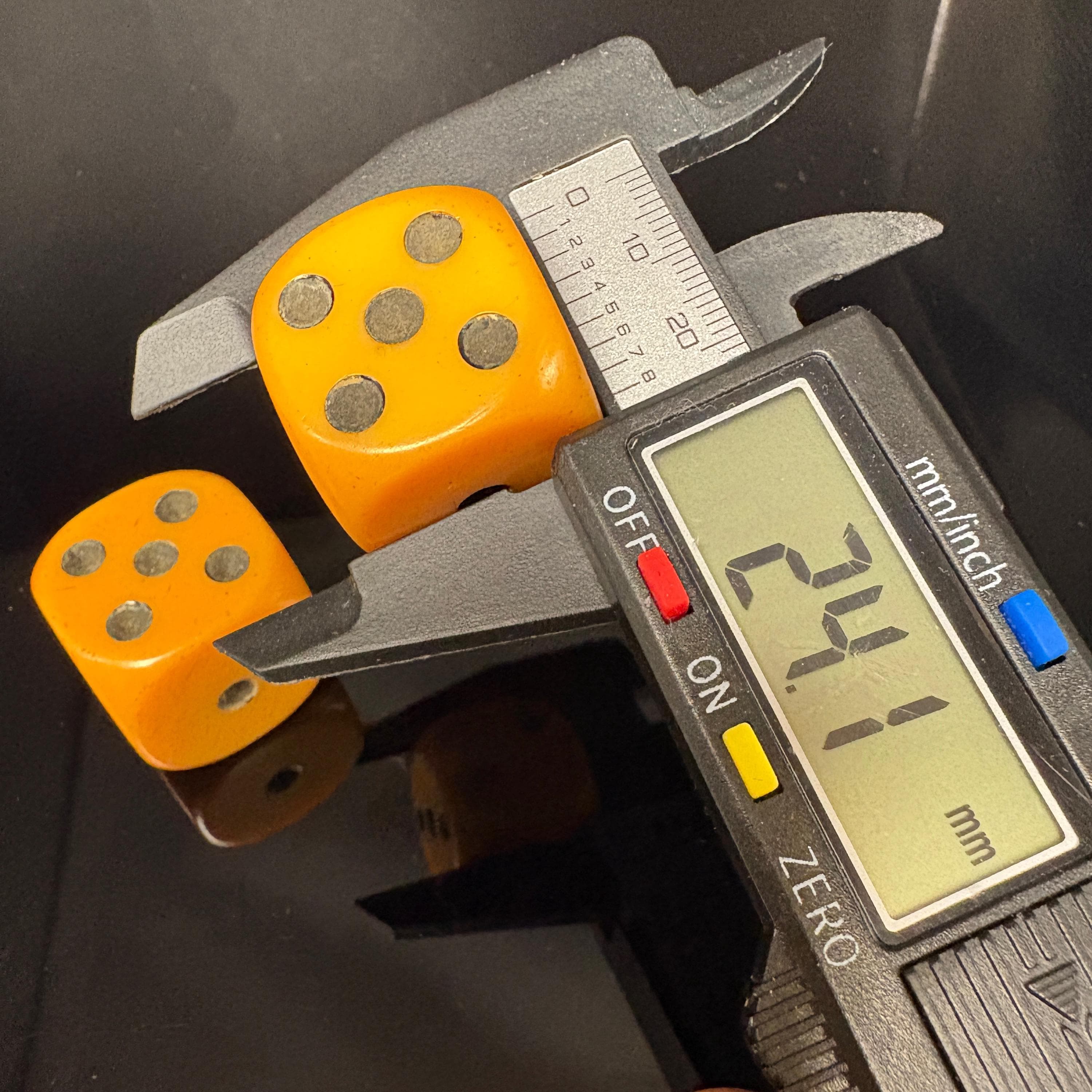 Butterscotch Bakelite Dice,  Art Deco Game Pieces, Vintage Catalin Dice Pair – - image 5