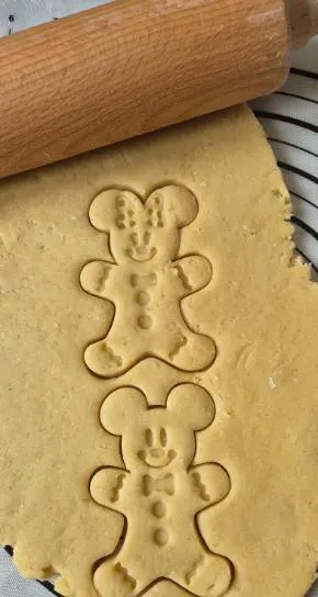Emporte-pièces Mickey Noël - Cookie cutter - Biscuit - Pâte à sucre - Noël party - décoration gâteau - pain d'épice - gingerbread - image 2
