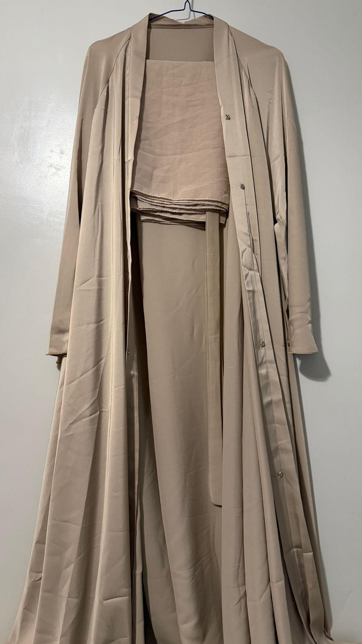 Beige Satin Abaya Set – Flowy Kimono, Waist Adjuster, Matching Hijab (Size 54) - image 5
