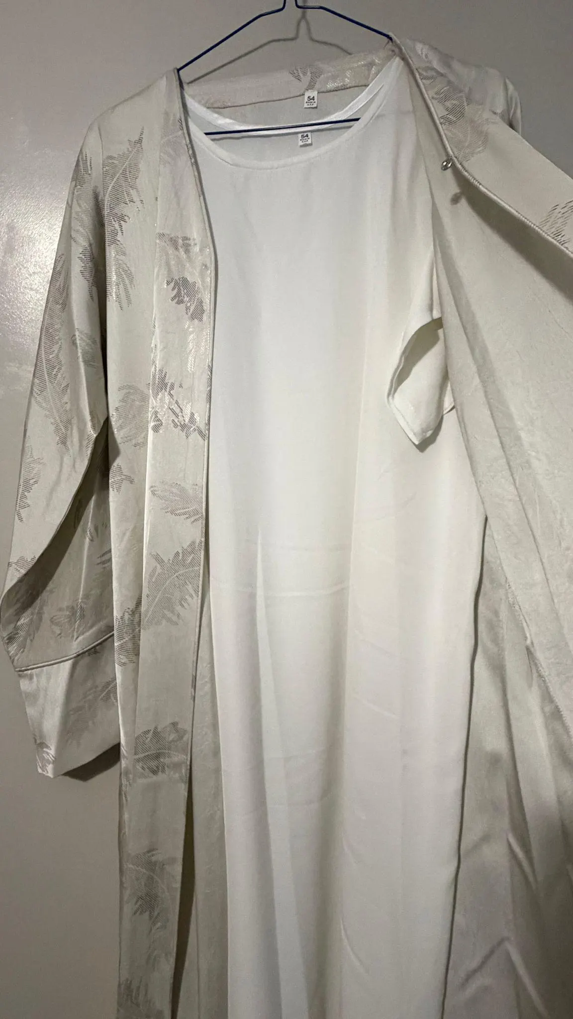 White Iridescent Shimmering Satin Abaya Size 52 - image 4