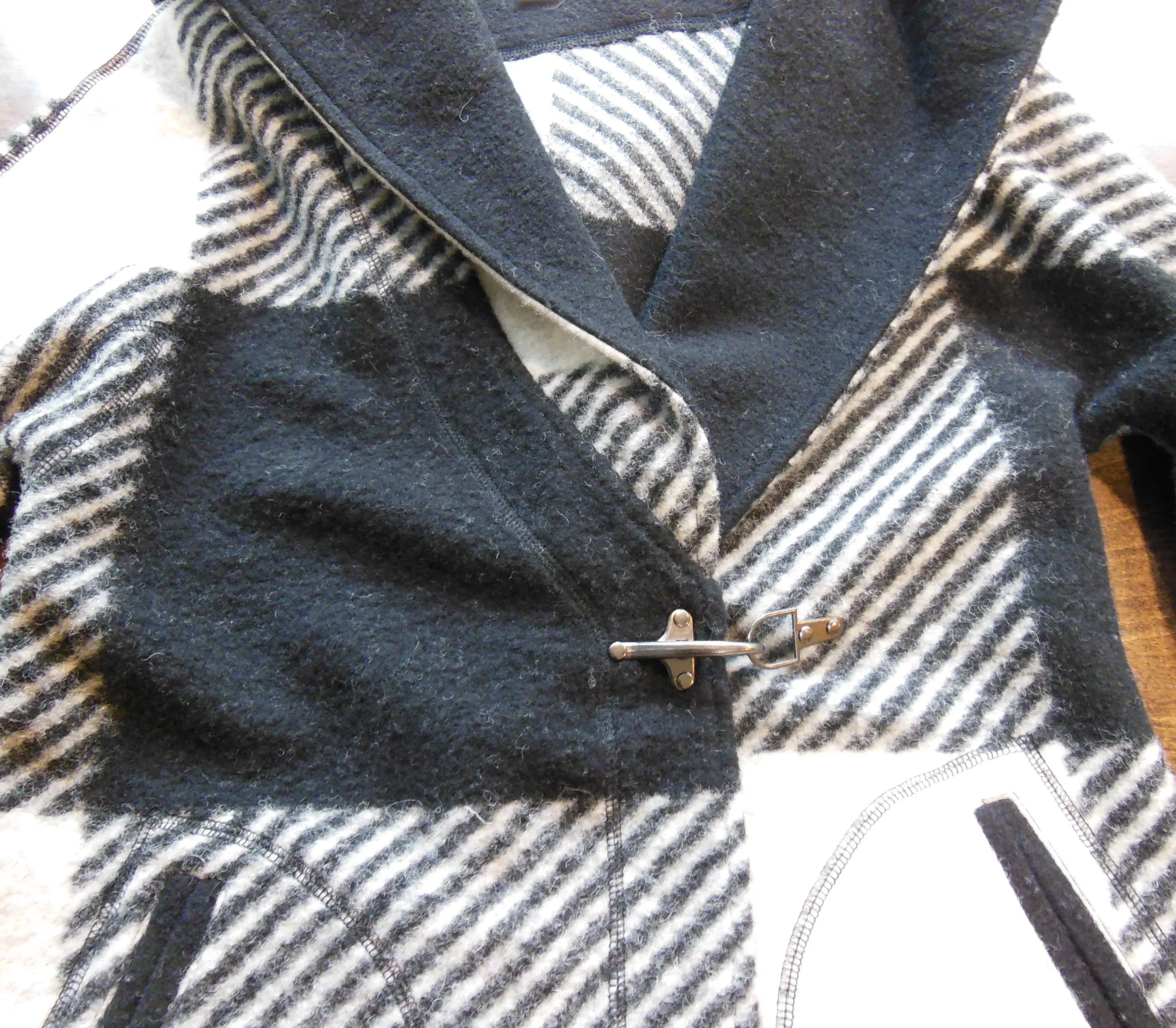 vintage black and white stylish ladies winter coat with hood single hook closure - image 4