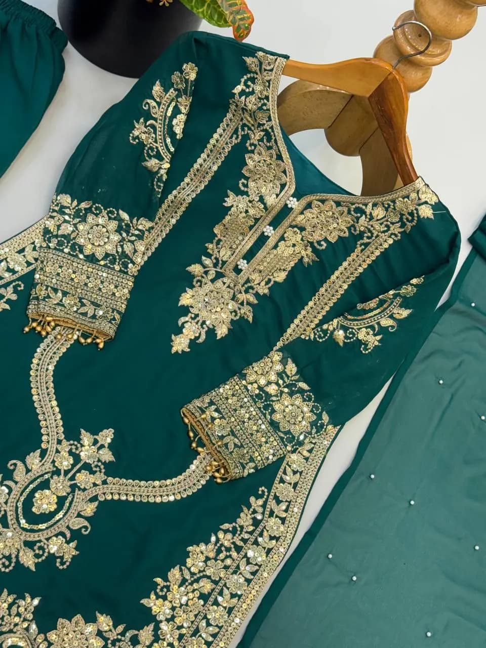 Emerald Green Salwar Kameez with Gold Embroidery, Pakistani Suit for Women, Indian Wedding Guest Dress, Festive Punjabi Suit Set - image 5