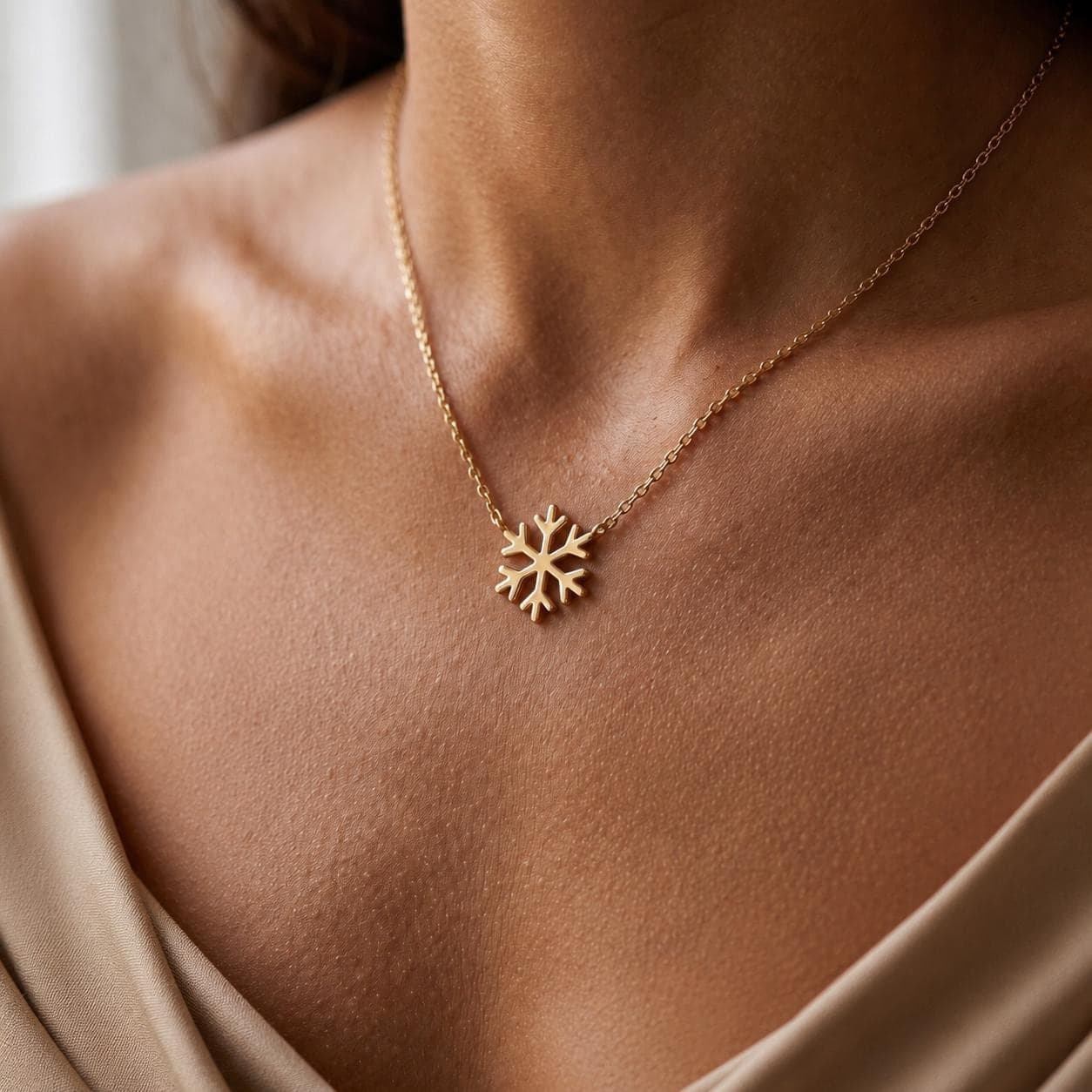 Snowflake Necklace, Minimalist Winter Jewelry, Gold Silver Rose Gold Pendant, Christmas Gift for Her, Holiday Jewelry