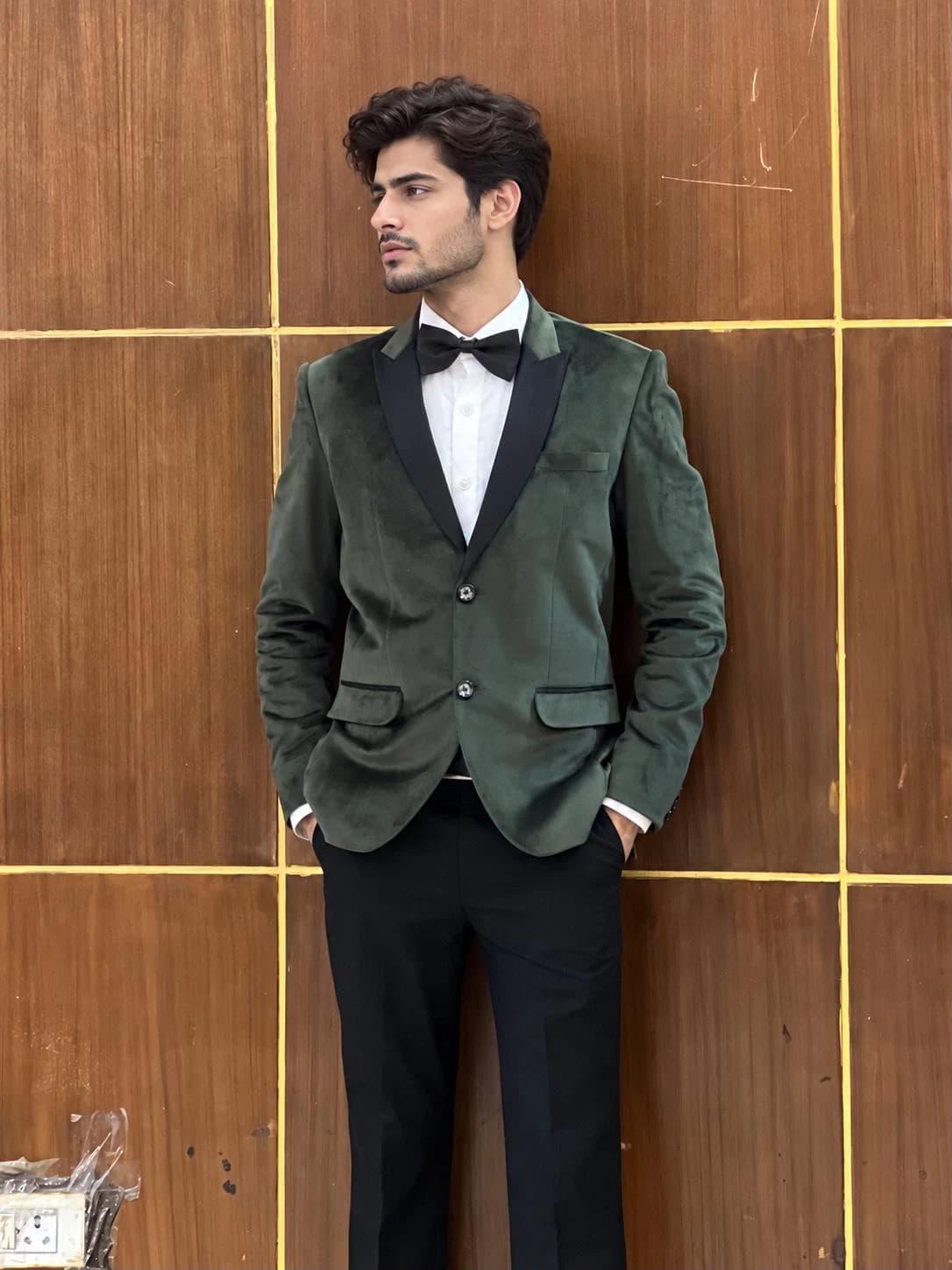 Emerald Green Velvet Tuxedo Suit for Men, Black Lapel Jacket, Black Pants & White Shirt, Wedding Groom Formal Outfit