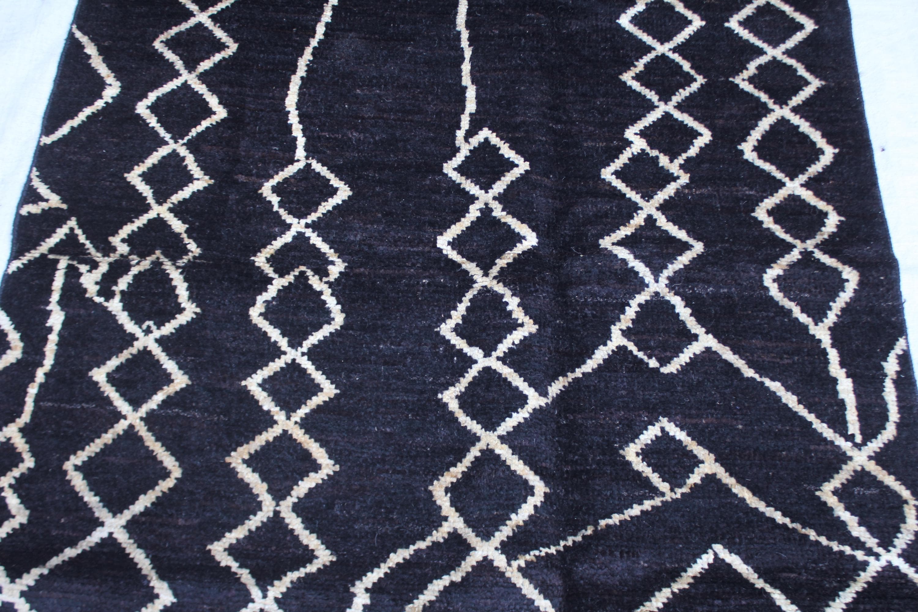 Handmade Afghan Wool Rug, Black Cream Geometric Diamond Pattern (3.11 x 5.7 FT) - image 3