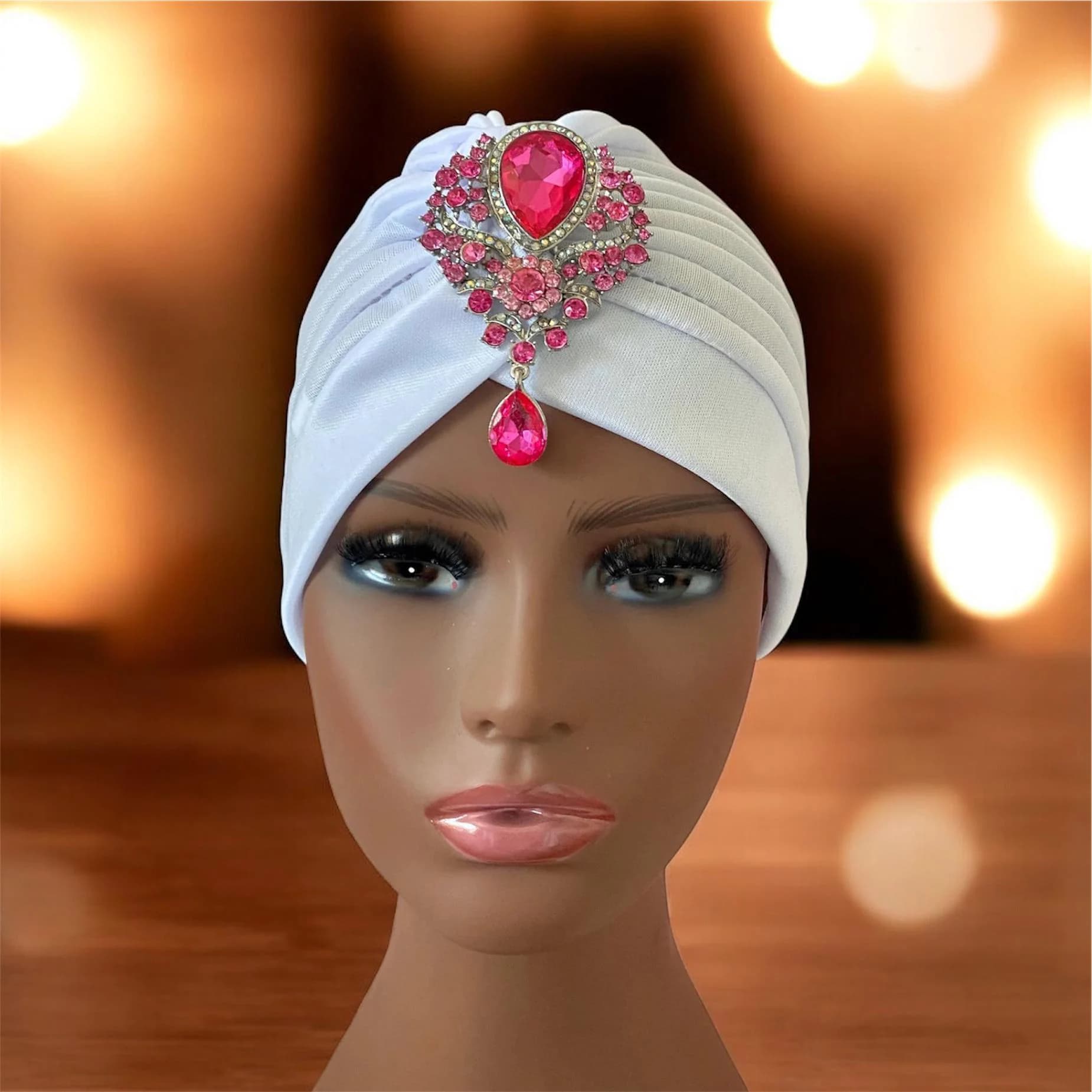 White Turban with Brooch: Stylish Twist Hat