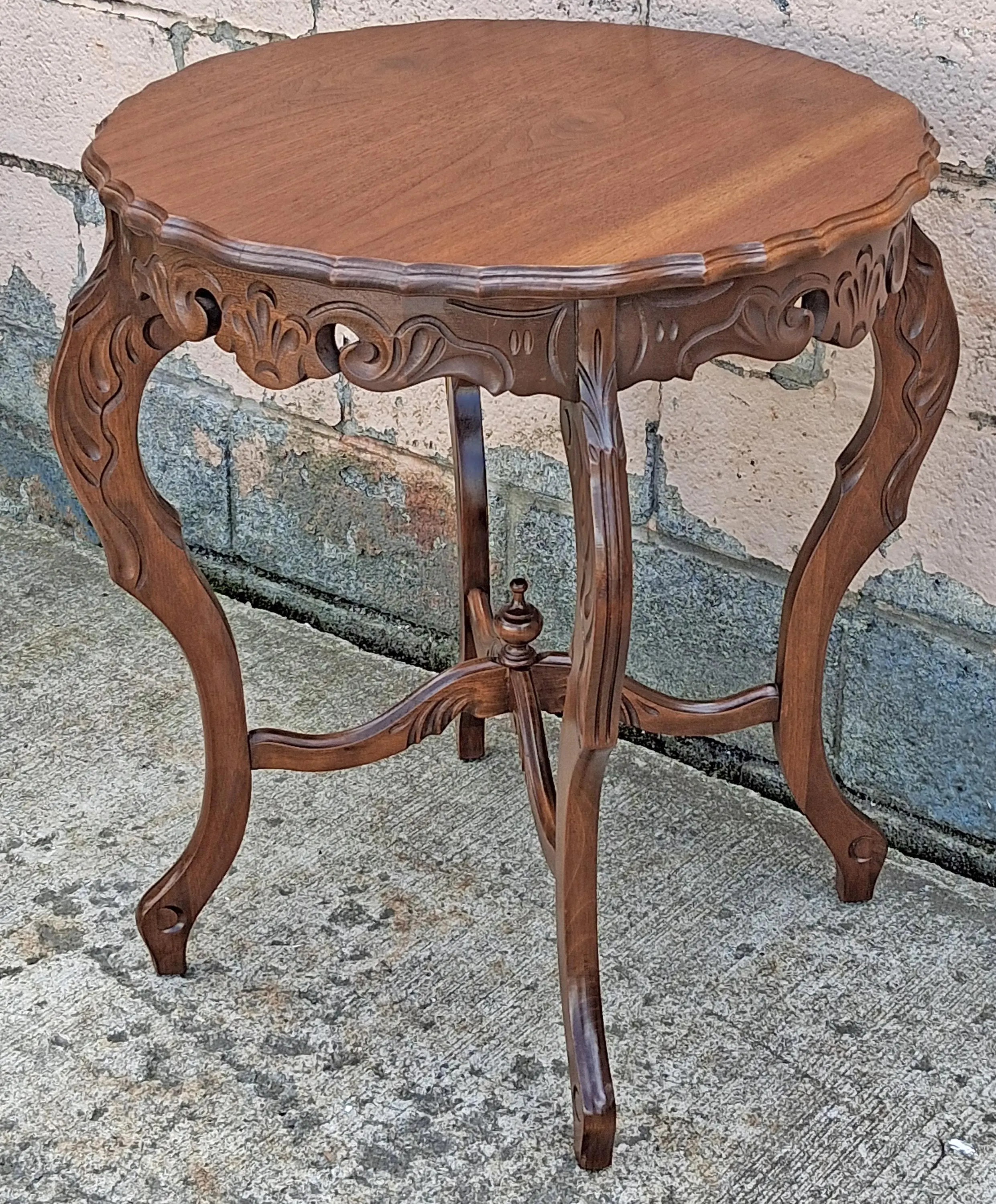 Antique Vintage Old French Provincial Walnut Round Side Table Carved Piecrust Scalloped Occasional Accent Lamp End  Floral Carving Stretcher - image 4