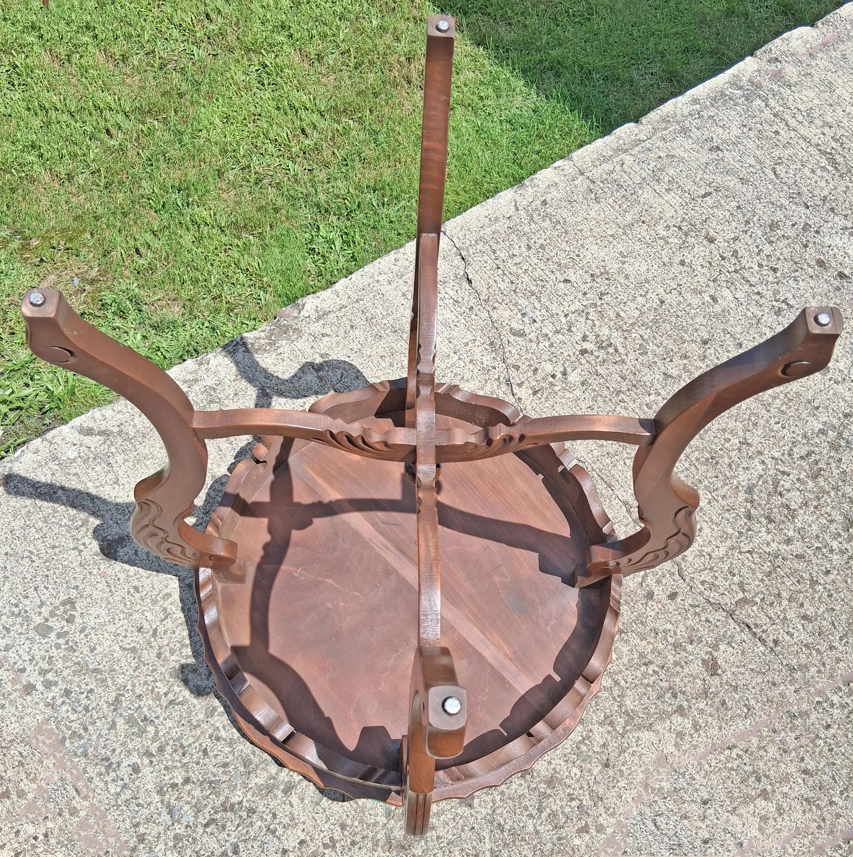 Antique Vintage Old French Provincial Walnut Round Side Table Carved Piecrust Scalloped Occasional Accent Lamp End  Floral Carving Stretcher - image 5