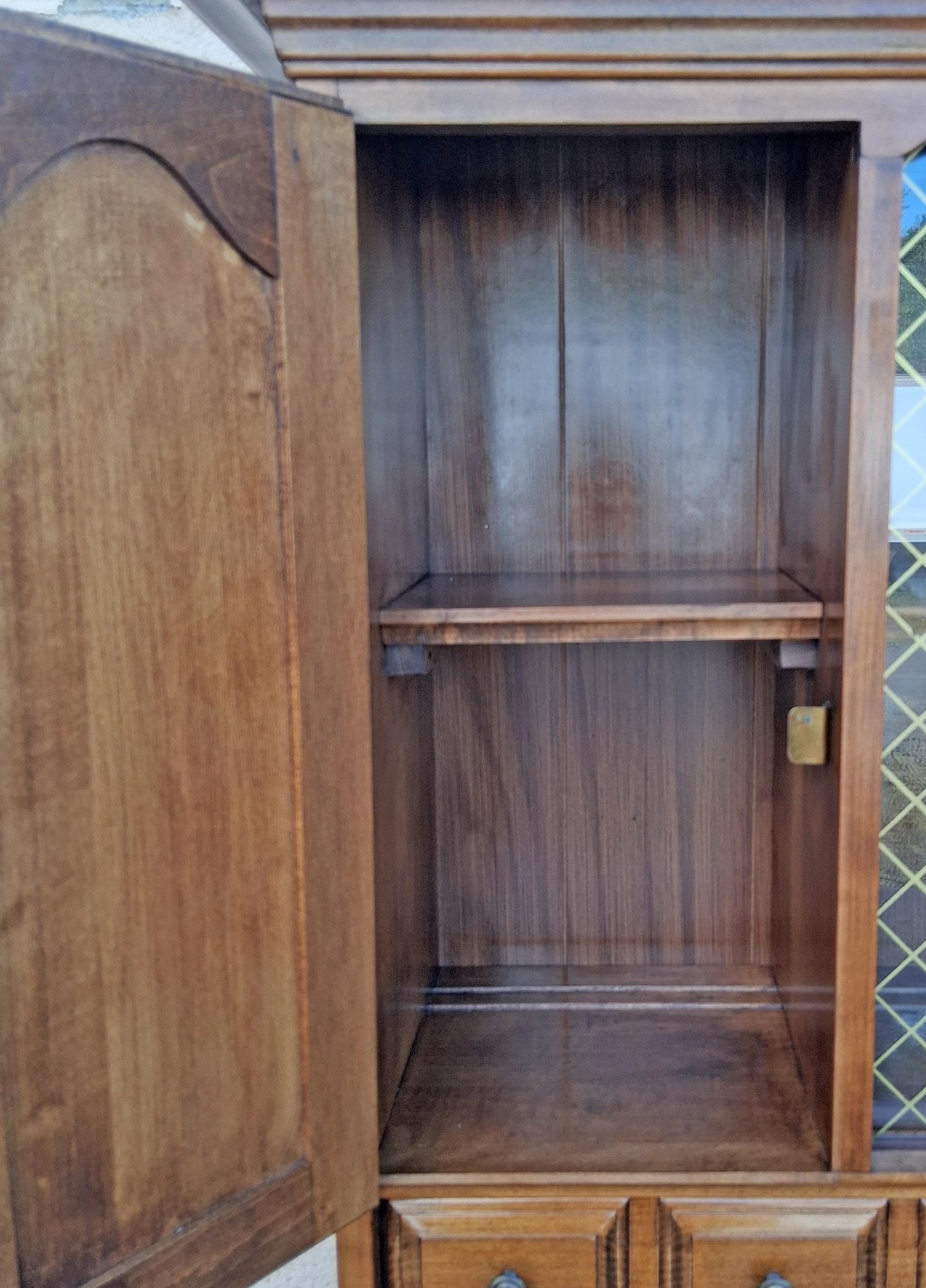 Vintage Antique Old Colonial Hale Company Solid Wood Scalloped Sliding Glass Door 2 Piece China Cabinet Hutch Buffet Server Dining Furniture - image 5