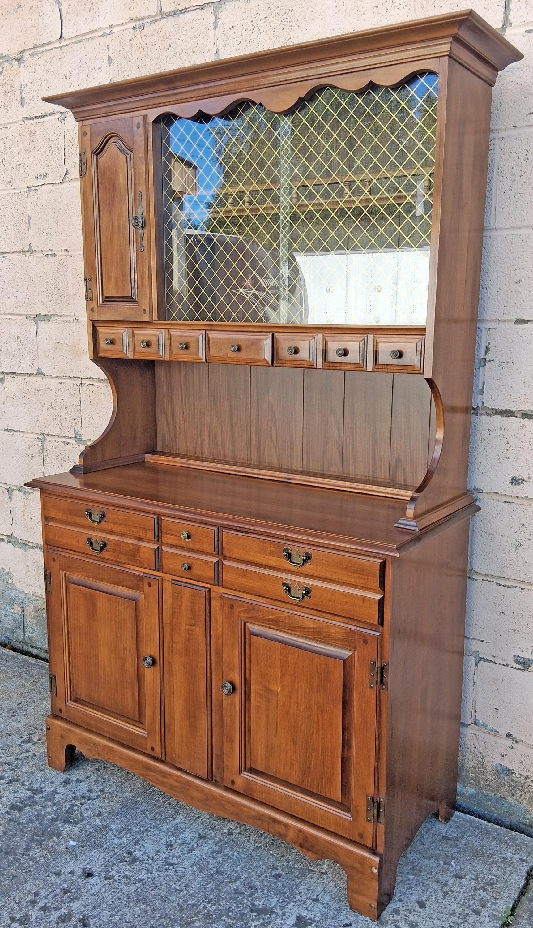 Vintage Antique Old Colonial Hale Company Solid Wood Scalloped Sliding Glass Door 2 Piece China Cabinet Hutch Buffet Server Dining Furniture - image 4