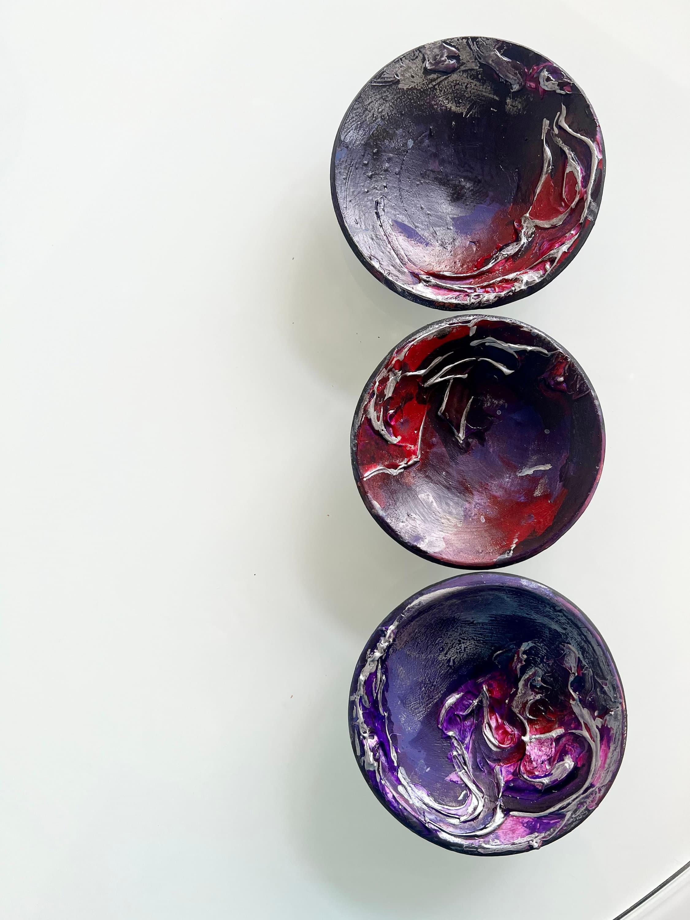 Set of three mini clayy plates - image 4