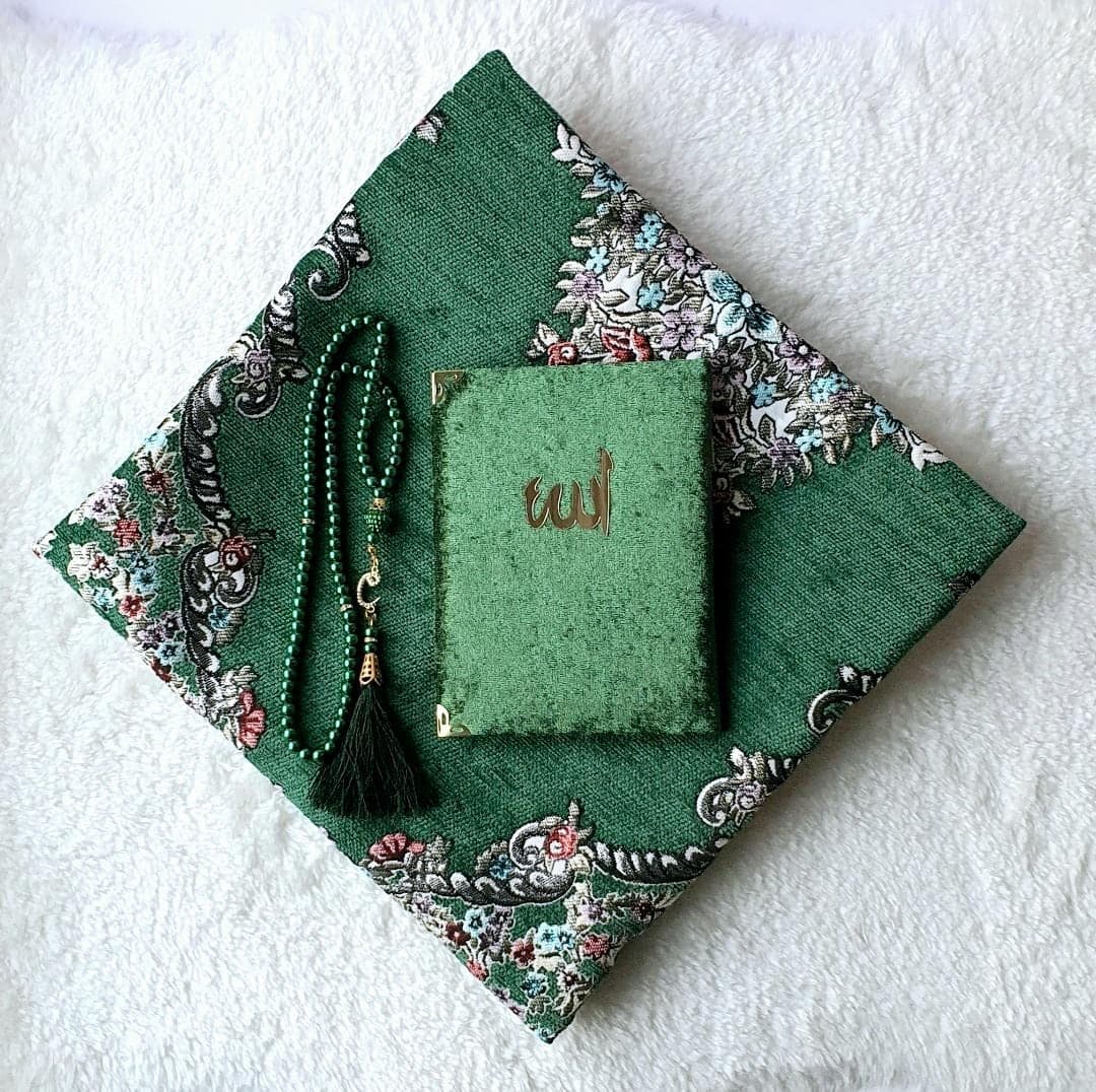 Personalized Islamic Prayer Rug Yaseen Dua Book Pearl Tasbeh Islamic Eid Ramadan Birthday Gift - image 4