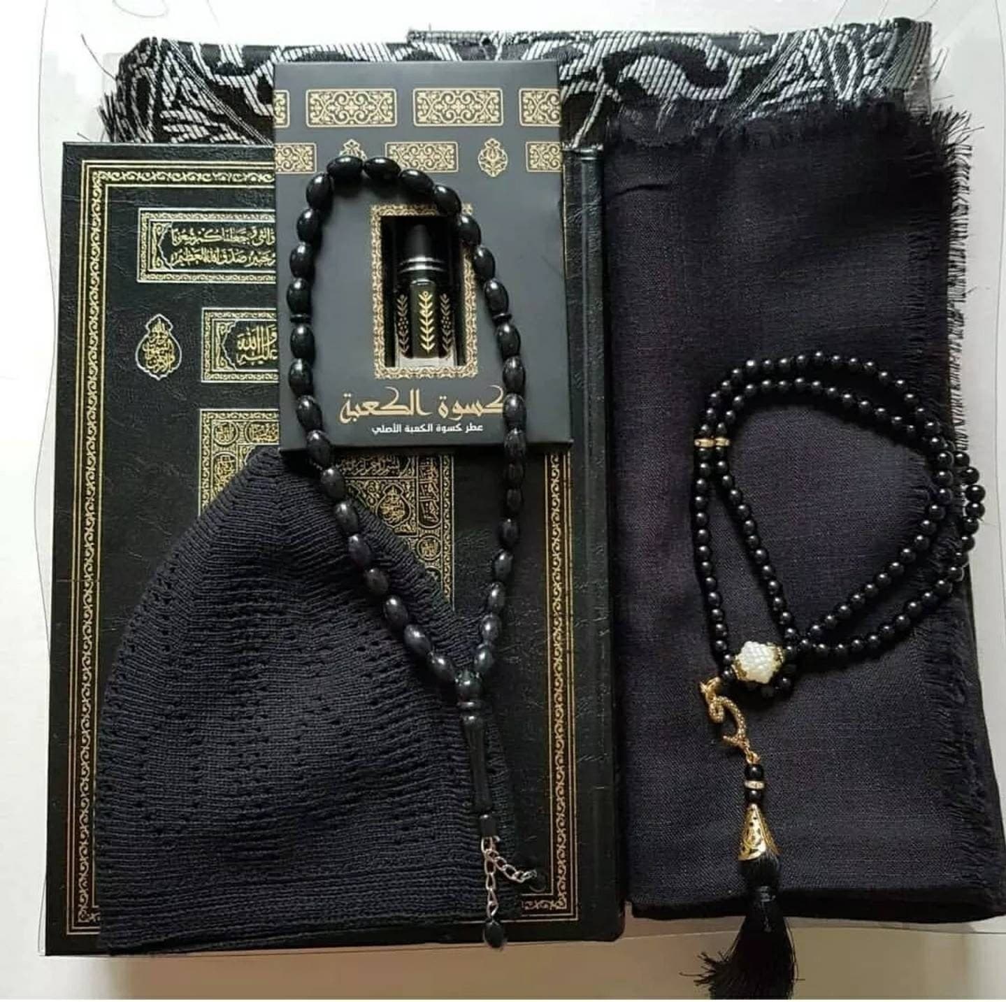 Kaaba Design Nikkah Gift Set: Quran, Prayer Rug, Tasbih - image 3