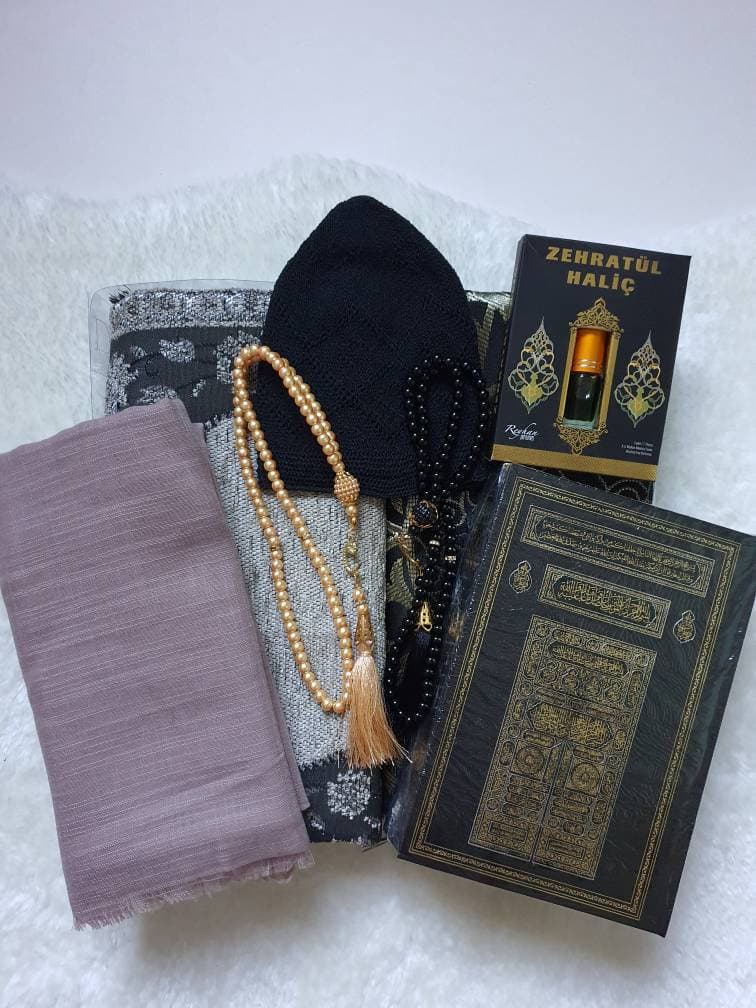 Islamic Wedding Gift Set | Quran, Prayer Rugs, Oud Perfume - image 3