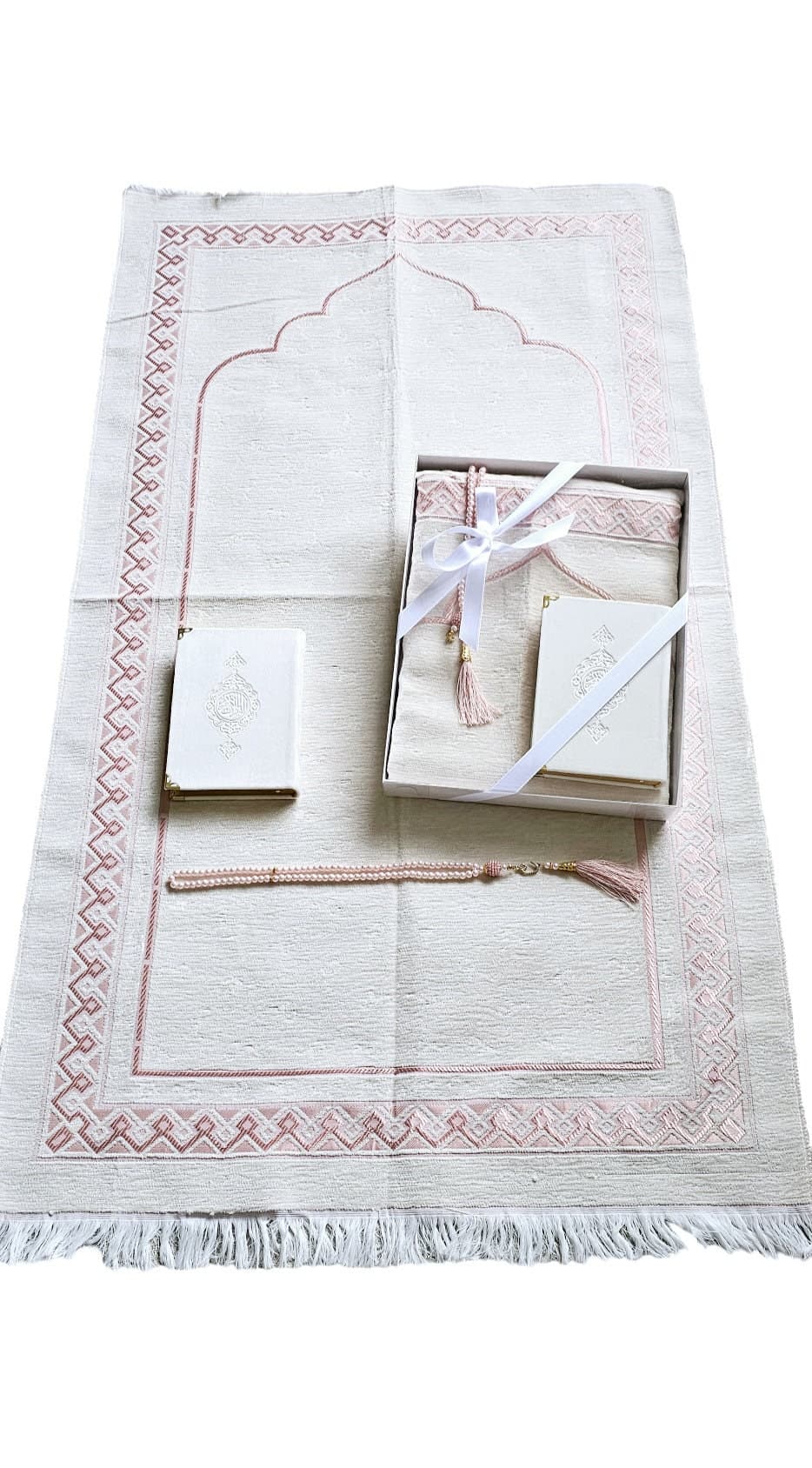 Personalized Velvet Prayer Mat: Custom Islamic Rug, Eid Gift - image 4