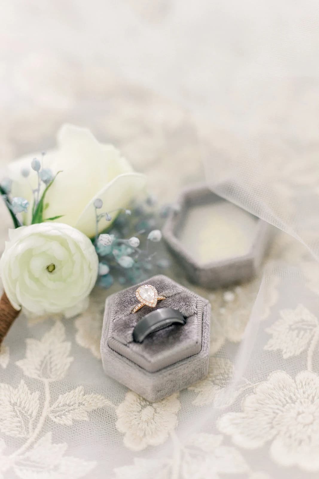 Islamic Gold Foil Velvet Hexagon Ring Box - image 4