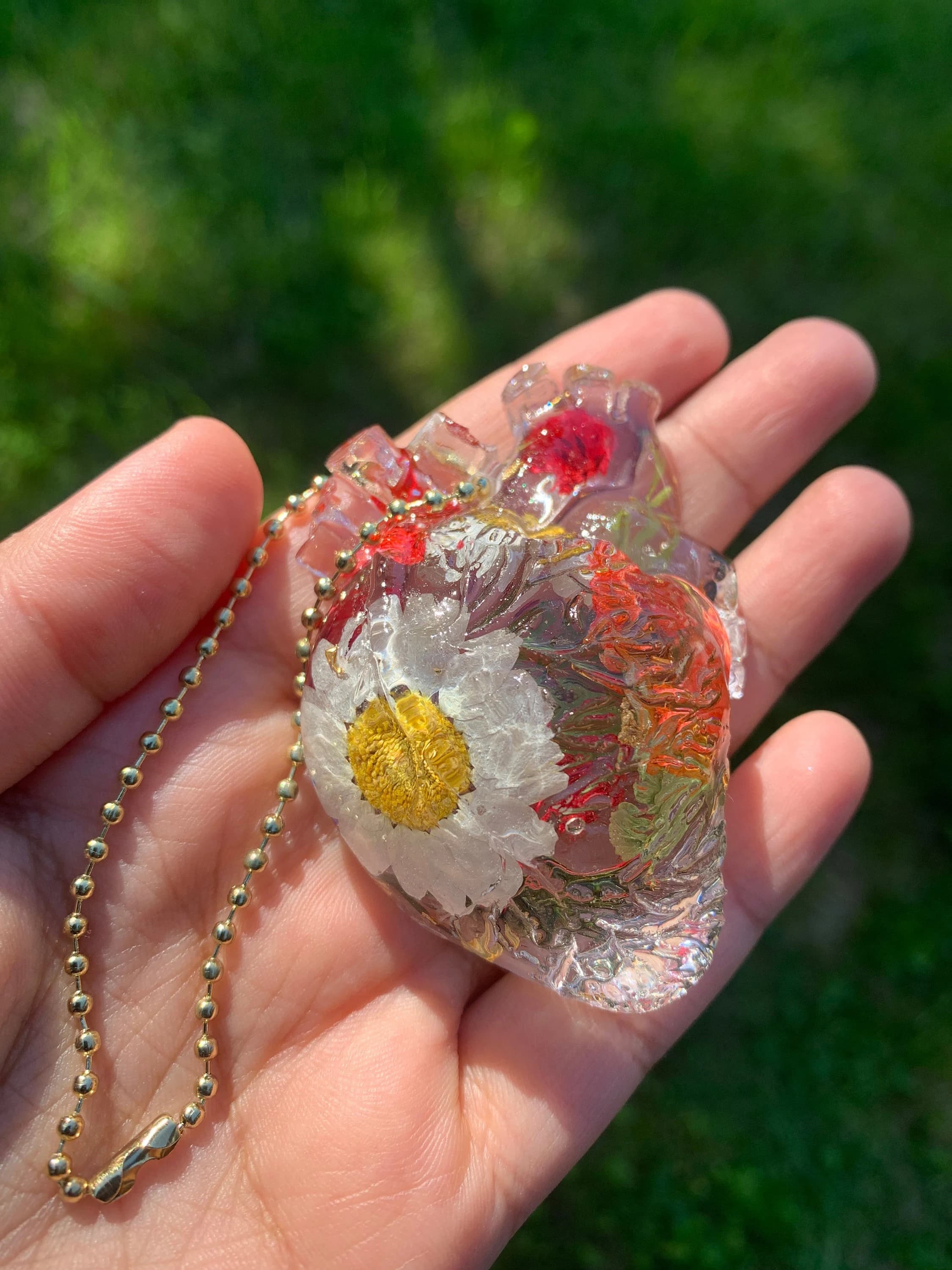 Personalized Anatomical Heart love Keychain charm, with preserved flowers and roses in Resin Flower Heart