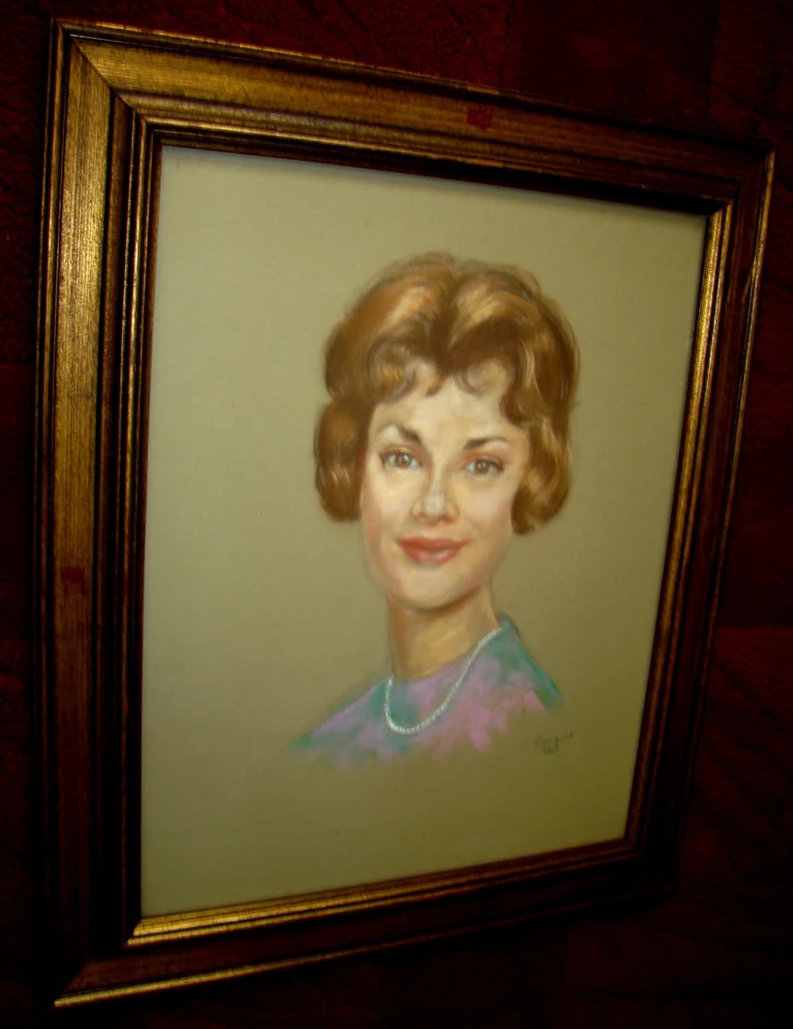 Portrait Painting of a Pretty Lady - Girl with a Pearl Necklace - Signed Rossignol and Dated 1967 - Authentic Original Vintage Mid-Century - image 4