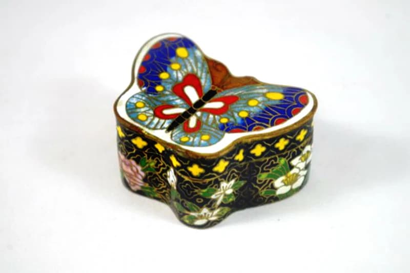 Vintage Chinese Cloisonne Enameled Butterfly Floral Trinket Snuff Box