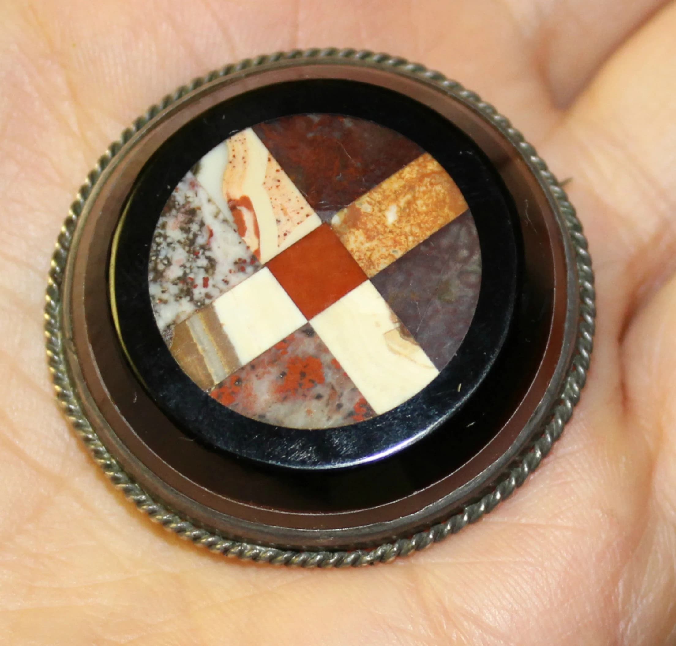 Antique Scottish Pietra Dura Silver Agate Brooch - Chilli Agate